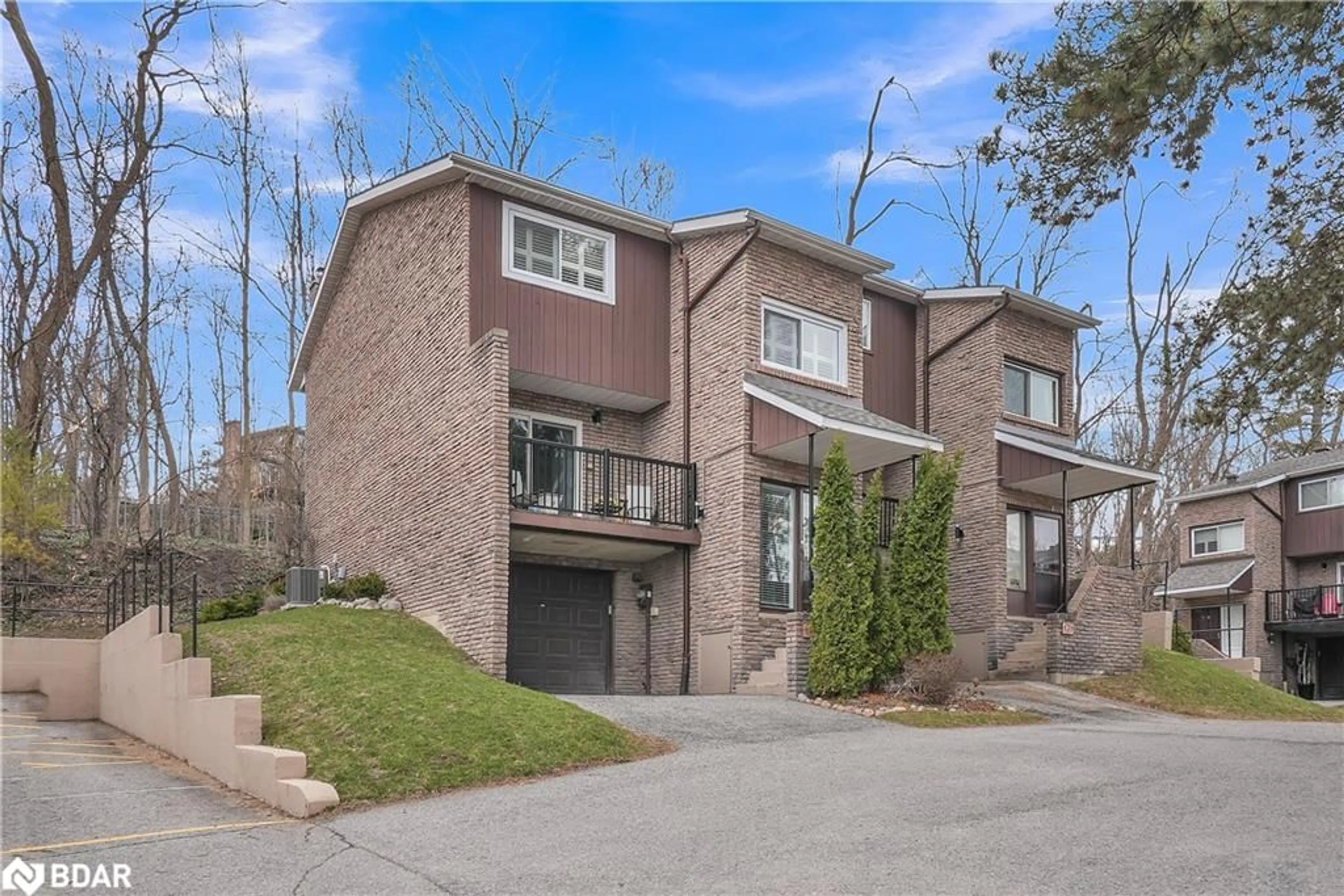 Home with brick exterior material, street for 17 St Vincent St #6, Barrie Ontario L4M 3Y3