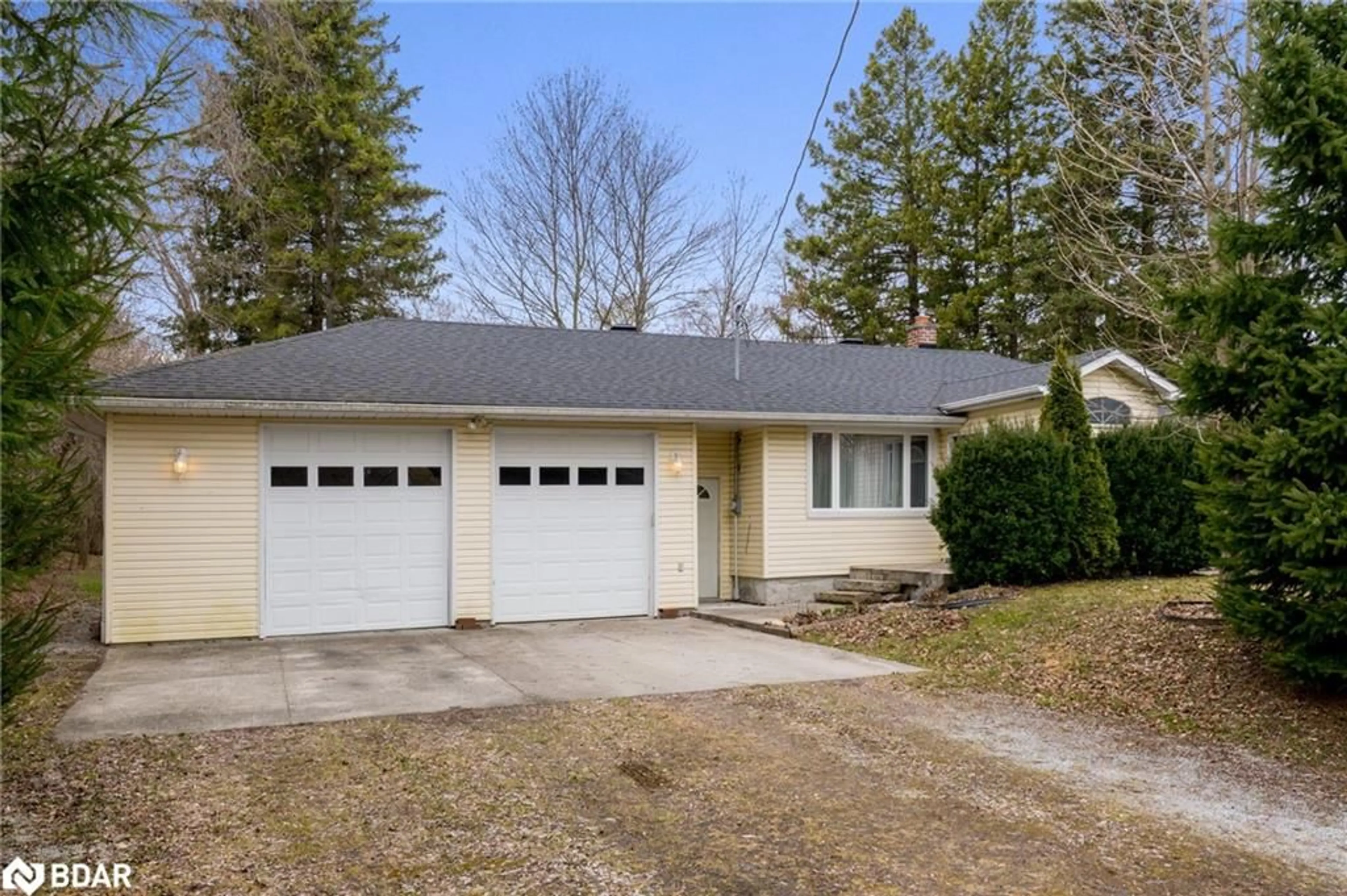 Home with vinyl exterior material, street for 208 Martin St, King Ontario L7N 1J5