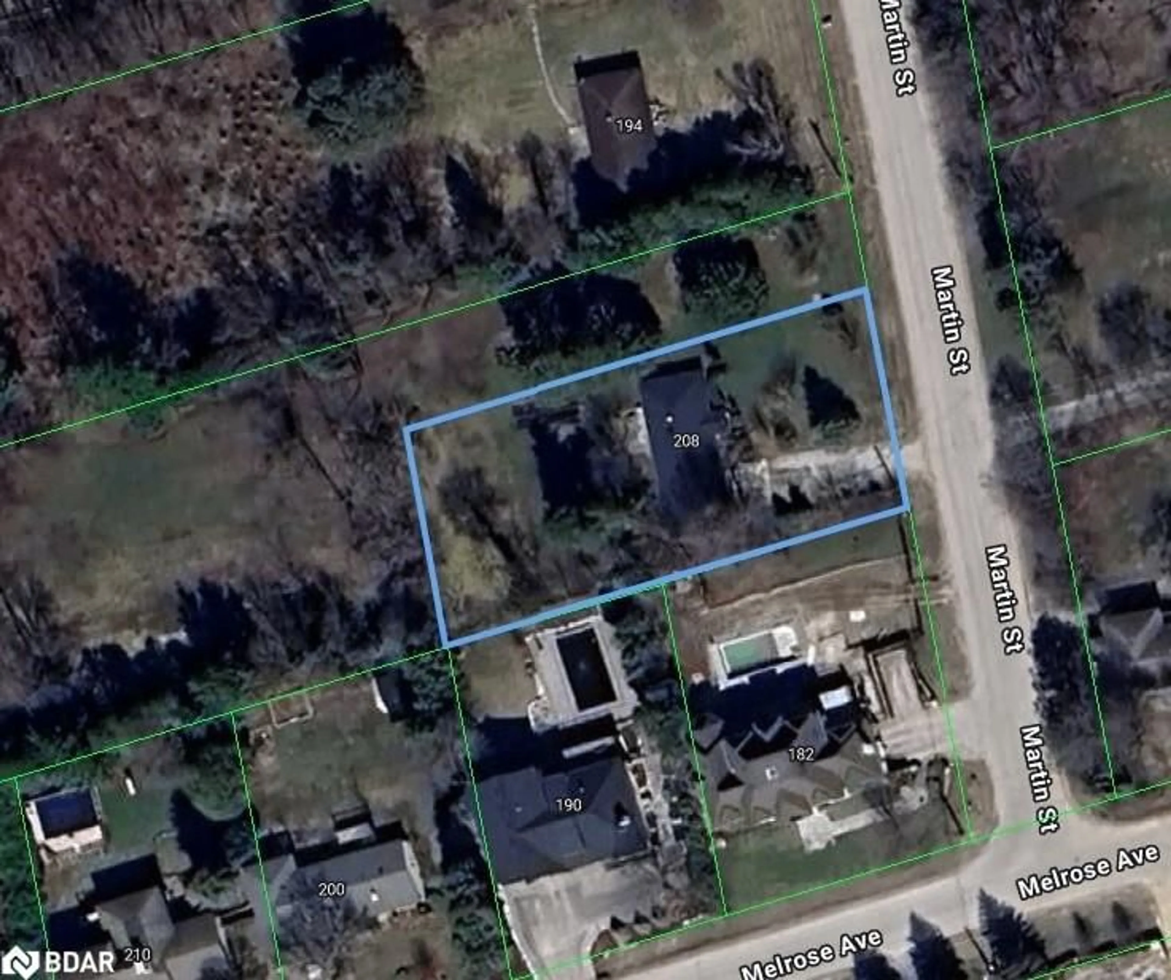 A pic from outside/outdoor area/front of a property/back of a property/a pic from drone, building for 208 Martin St, King Ontario L7N 1J5