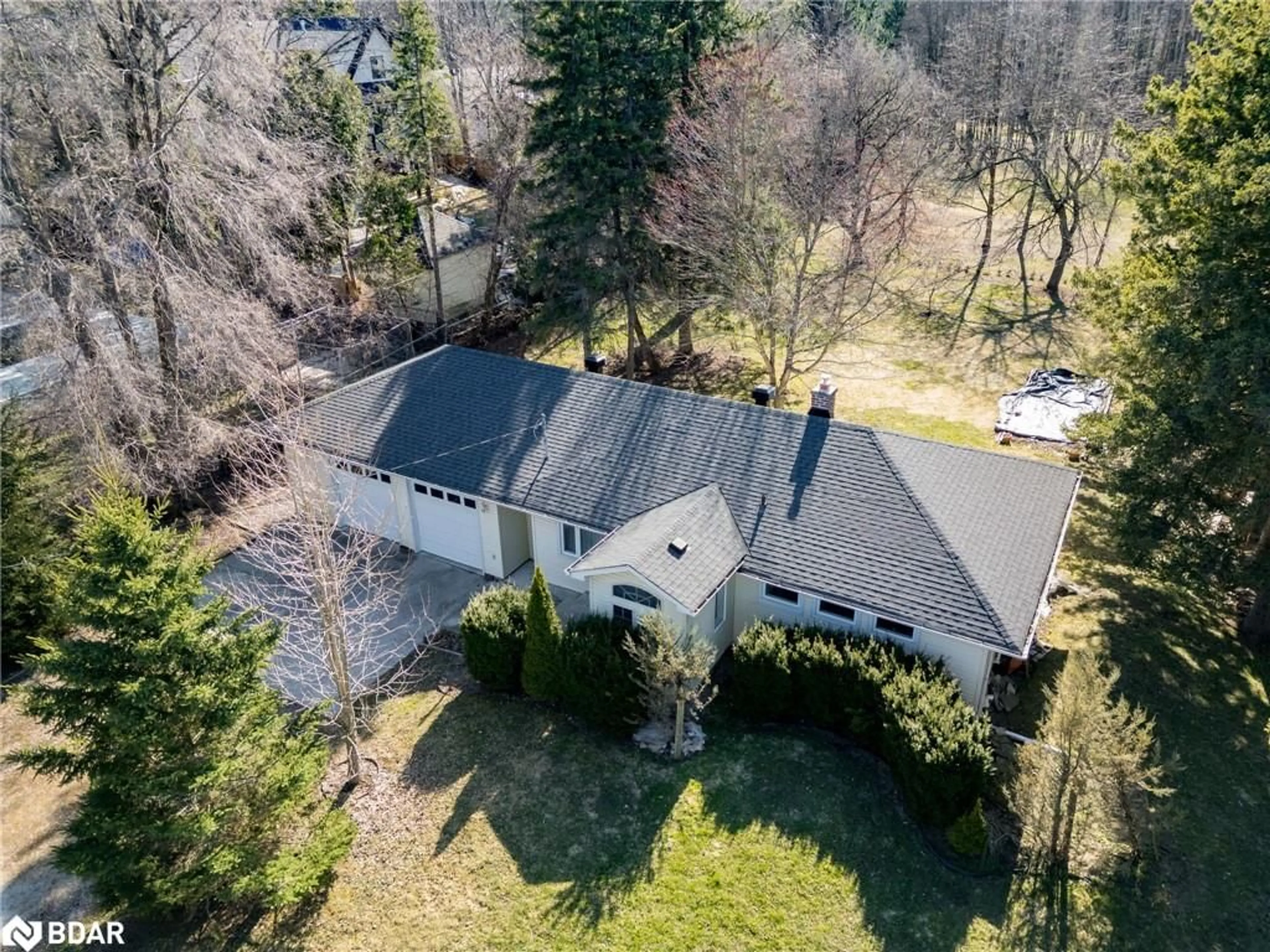 A pic from outside/outdoor area/front of a property/back of a property/a pic from drone, street for 208 Martin St, King Ontario L7N 1J5