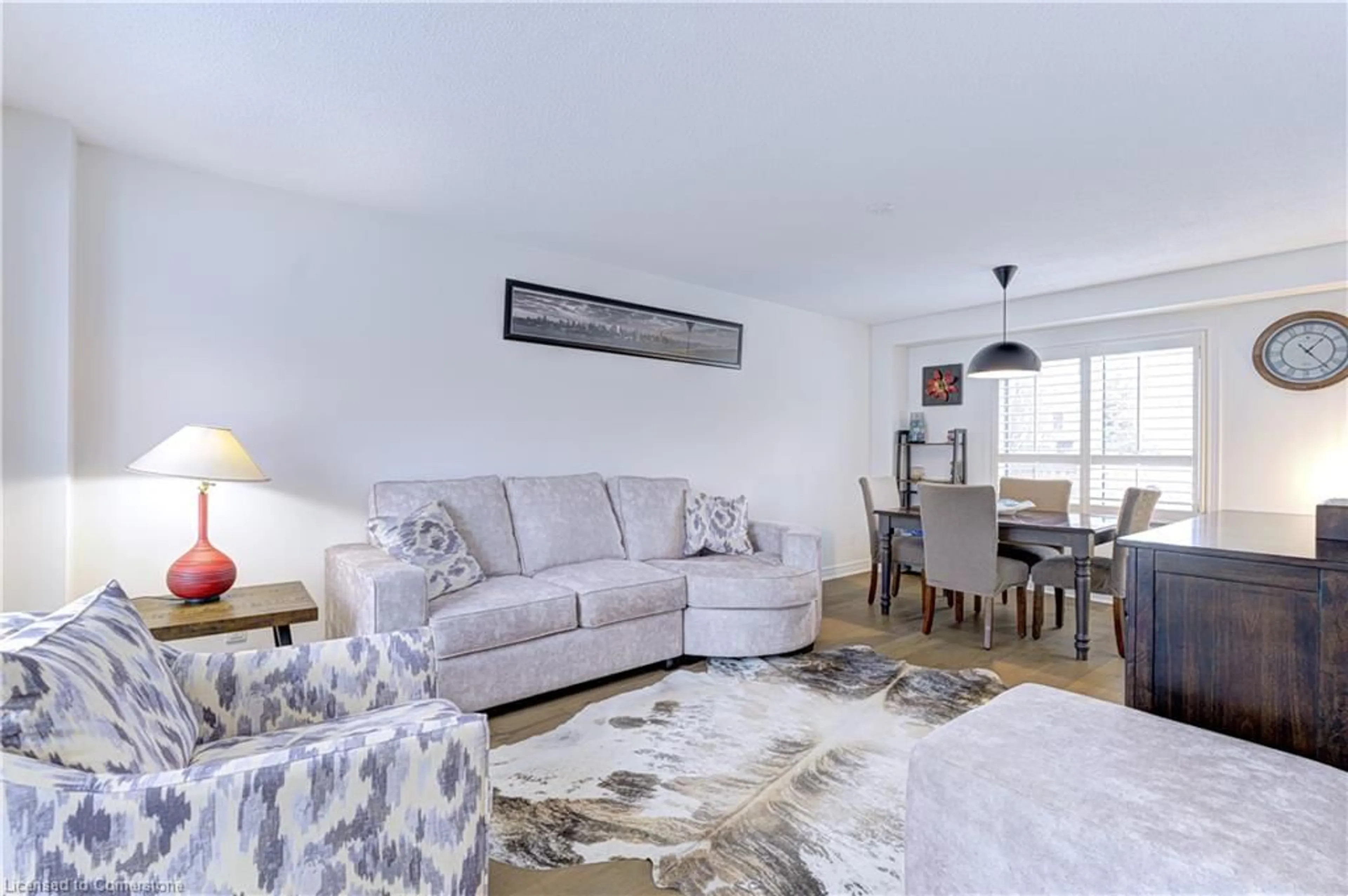 Living room with furniture, unknown for 3263 Mead Cres, Burlington Ontario L7M 3N2