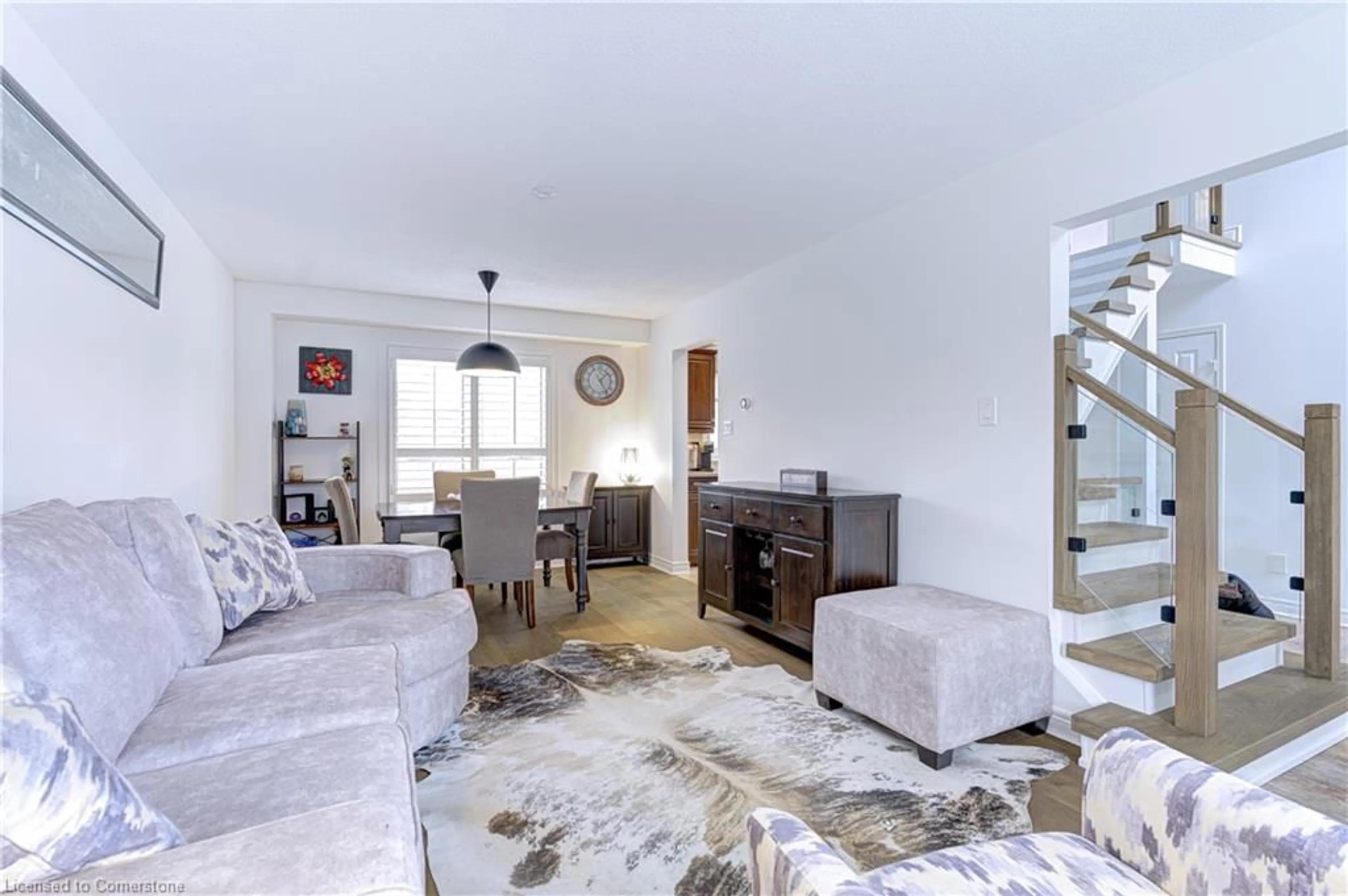 Living room with furniture, unknown for 3263 Mead Cres, Burlington Ontario L7M 3N2