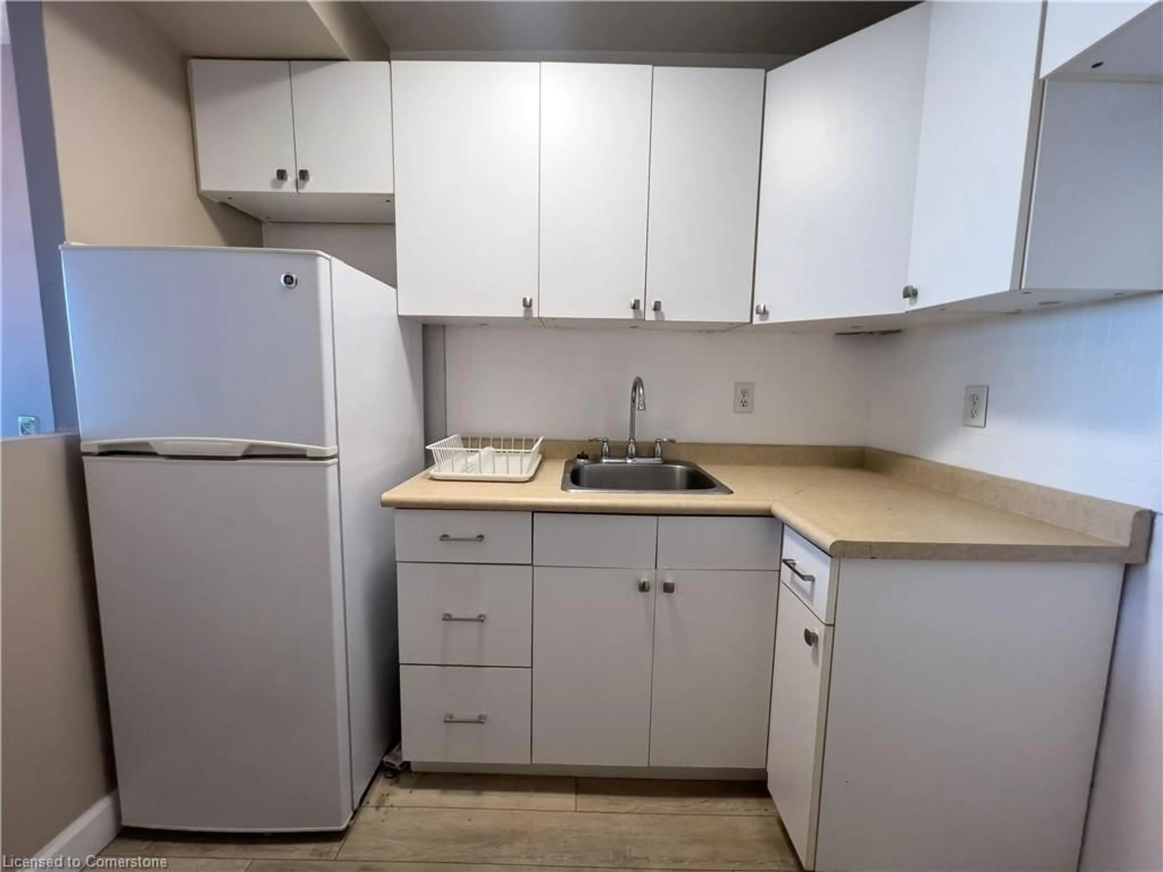 Standard kitchen, unknown for 150 Charlton Ave #1001, Hamilton Ontario L8N 3X3