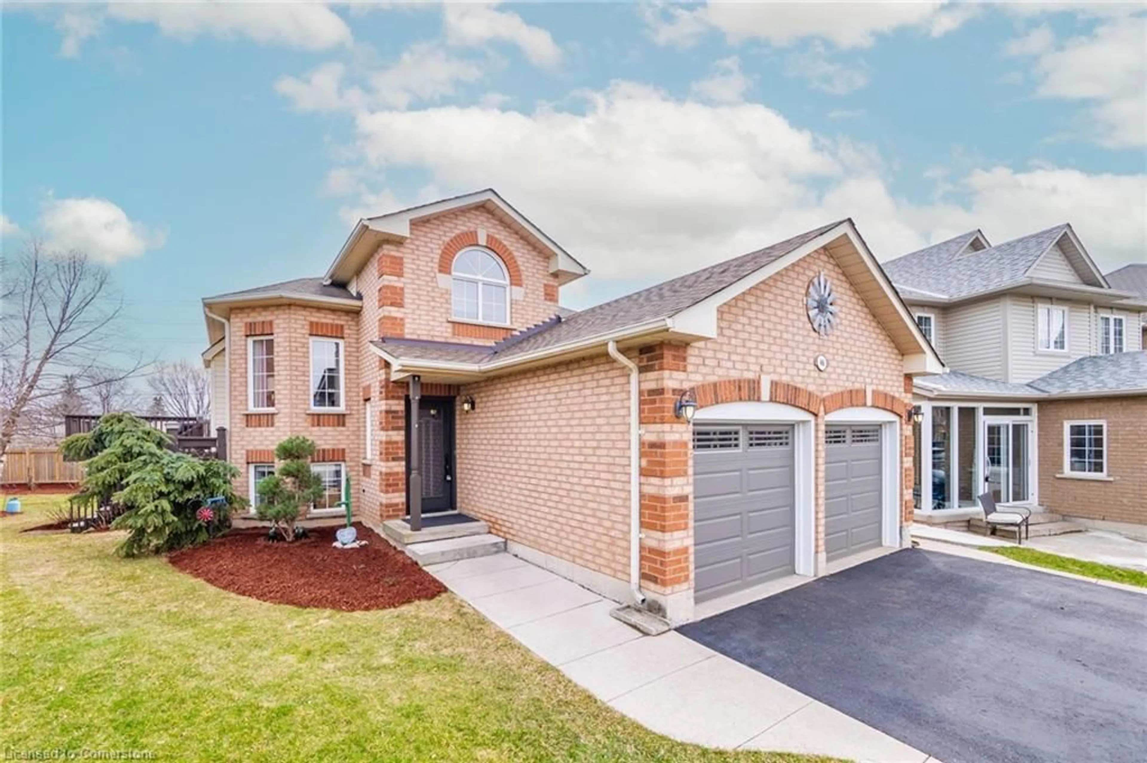 Home with brick exterior material, street for 46 Pentland Rd, Waterdown Ontario L8B 0P7