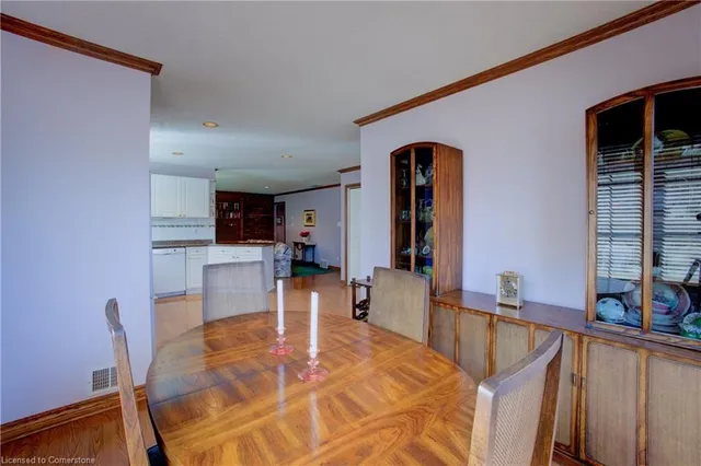 Additional property image - 868 Fairway Cres