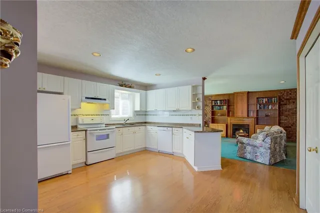 Additional property image - 868 Fairway Cres
