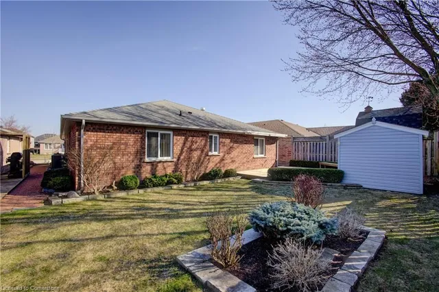 Additional property image - 868 Fairway Cres