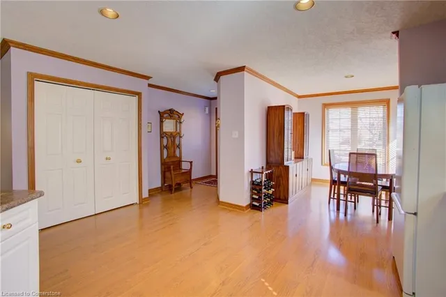 Additional property image - 868 Fairway Cres