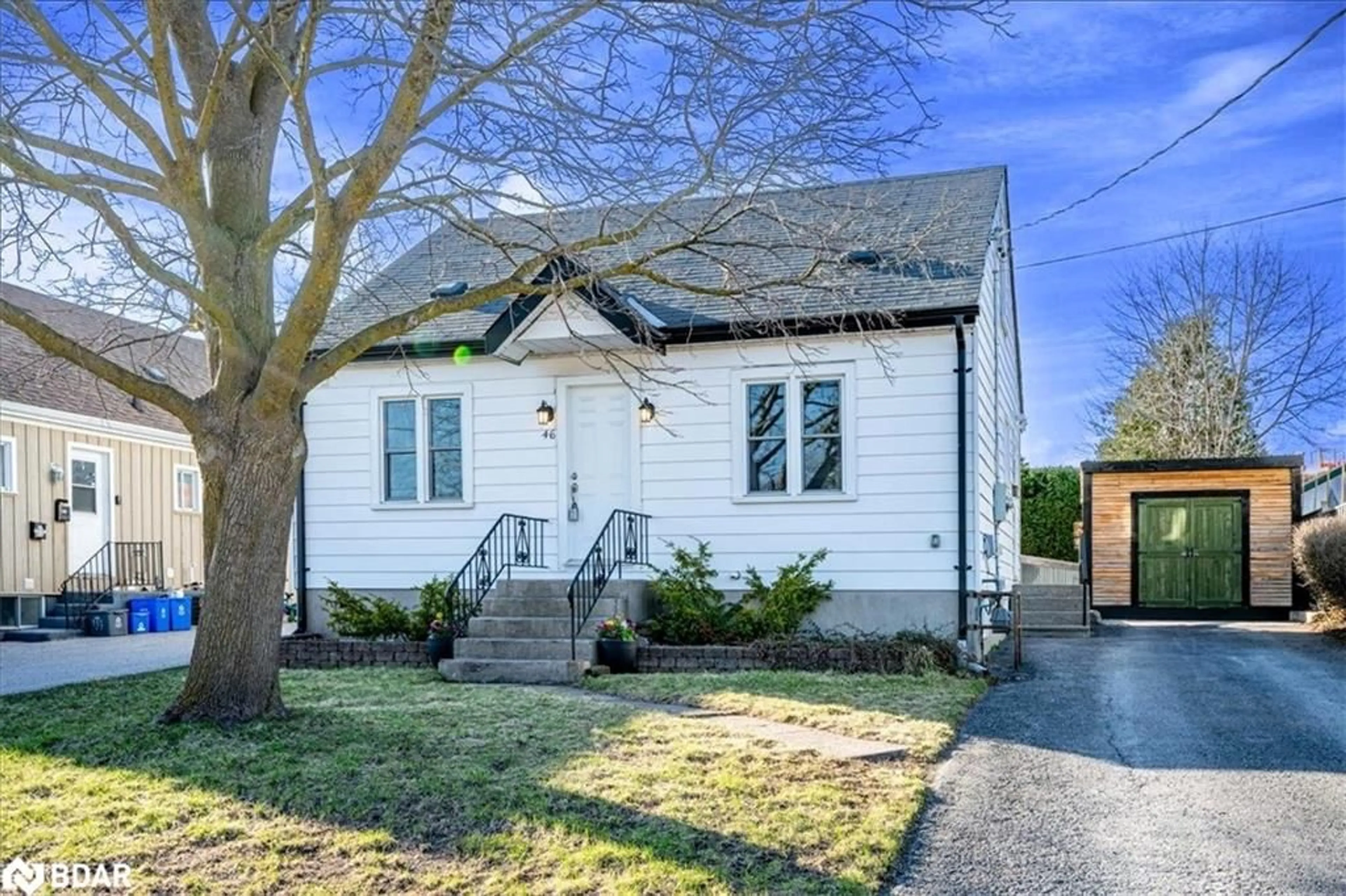 A pic from outside/outdoor area/front of a property/back of a property/a pic from drone, street for 46 Grove St, Barrie Ontario L4N 1M7