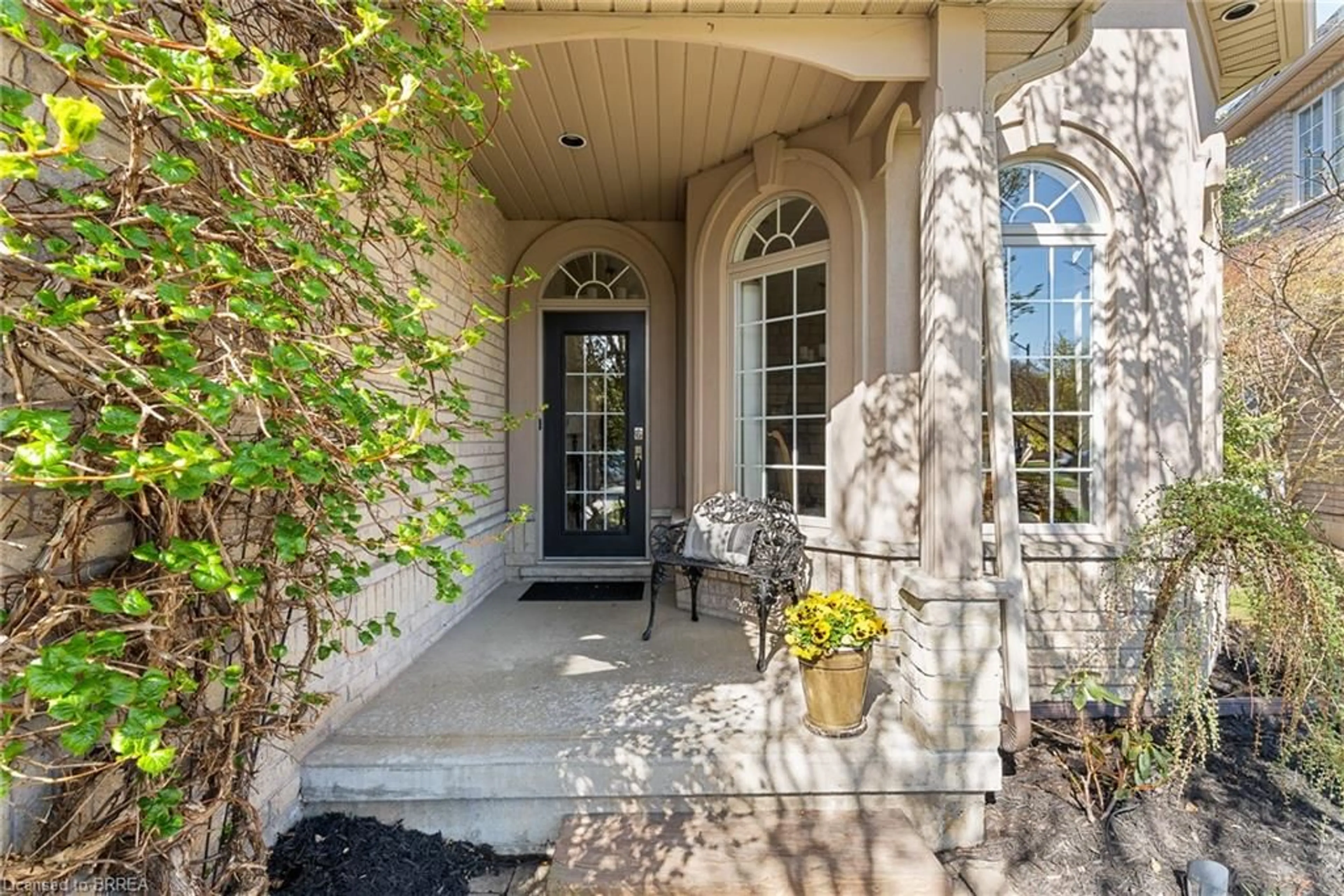 Indoor entryway for 37 Macdonald Cres, Brantford Ontario N3R 8B2