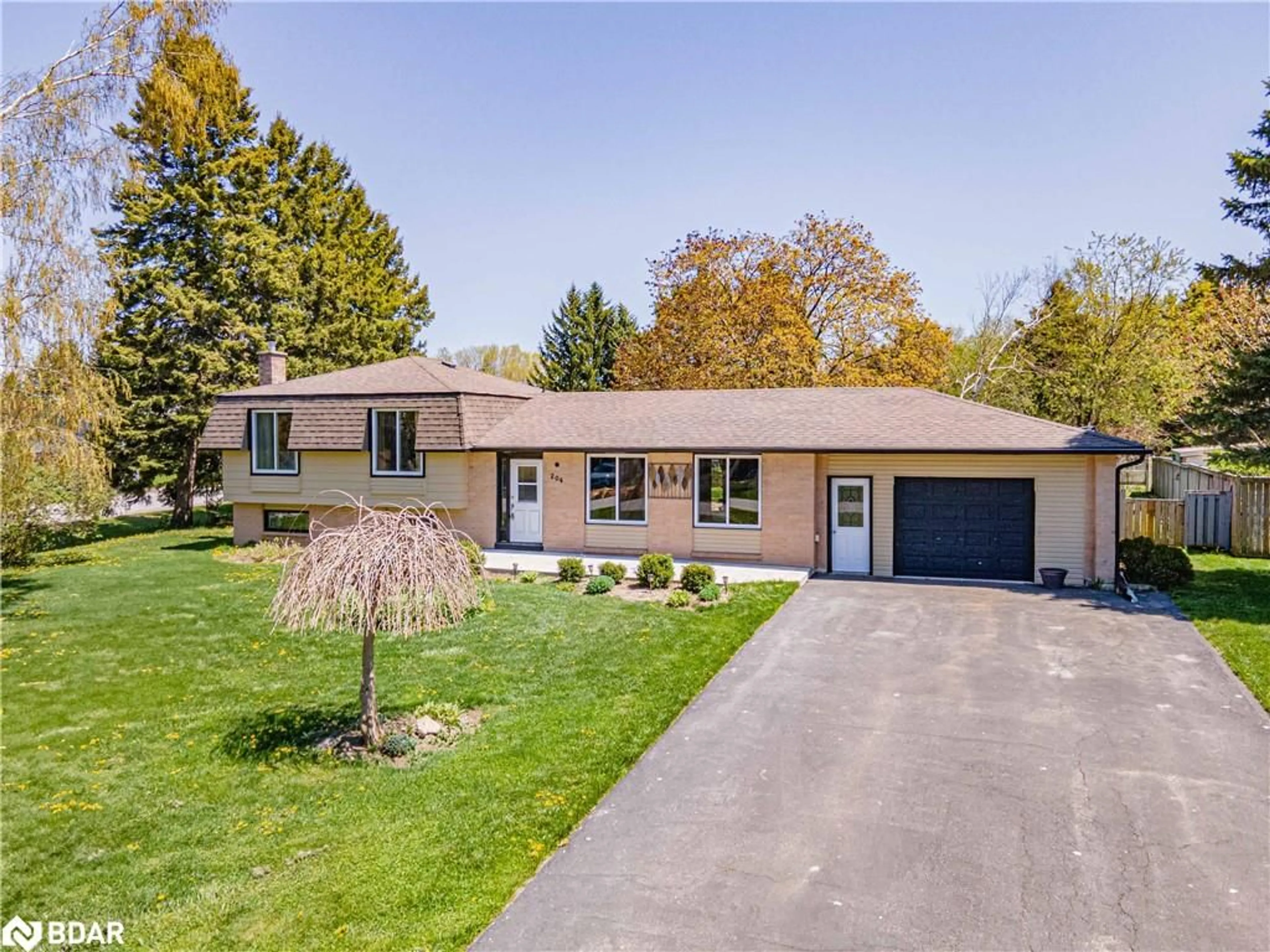 A pic from outside/outdoor area/front of a property/back of a property/a pic from drone, street for 204 Camilla Cres, Essa Ontario L0L 2N0