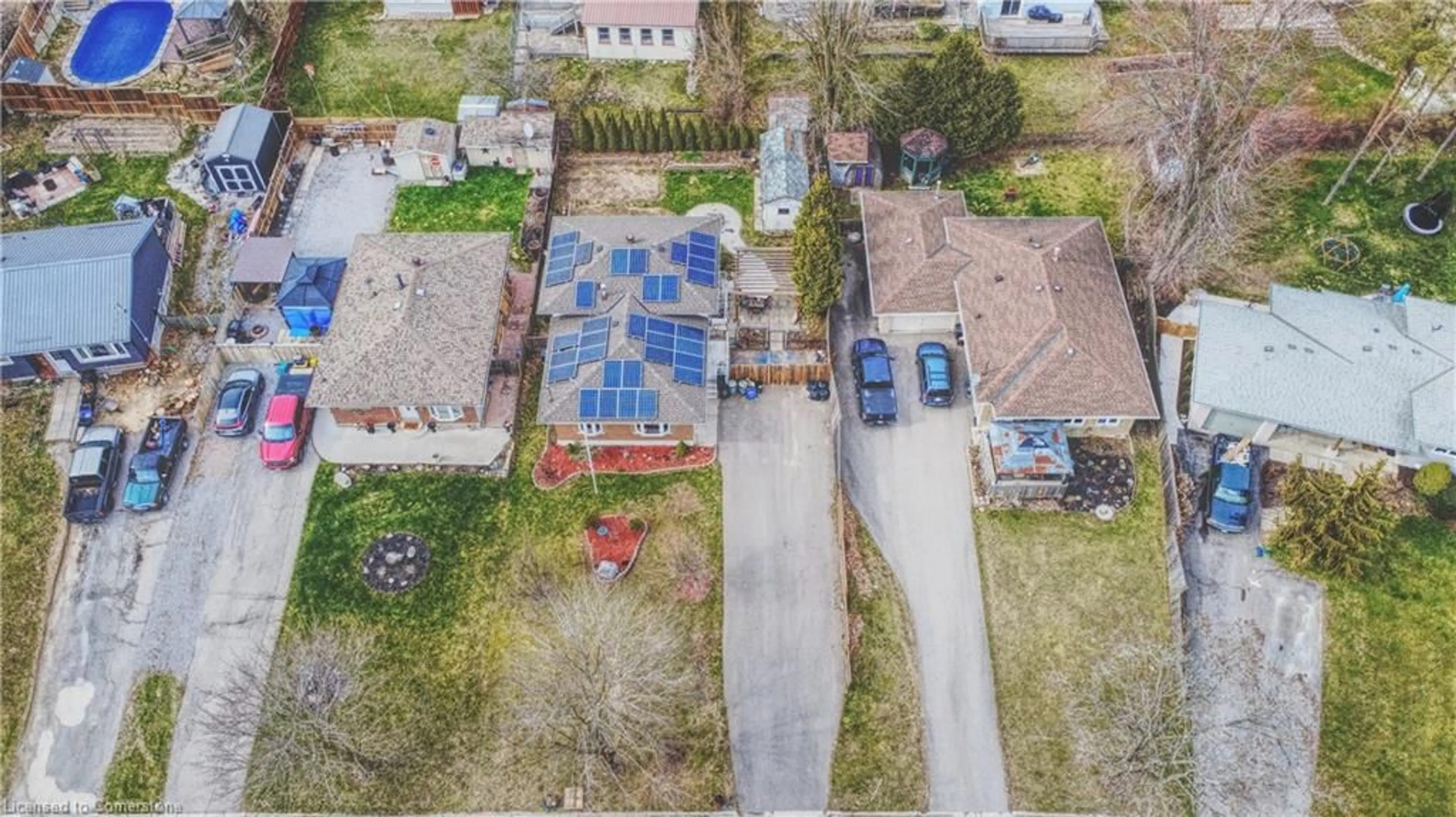 A pic from outside/outdoor area/front of a property/back of a property/a pic from drone, street for 26 Ashton Dr, Simcoe Ontario N3Y 2S4