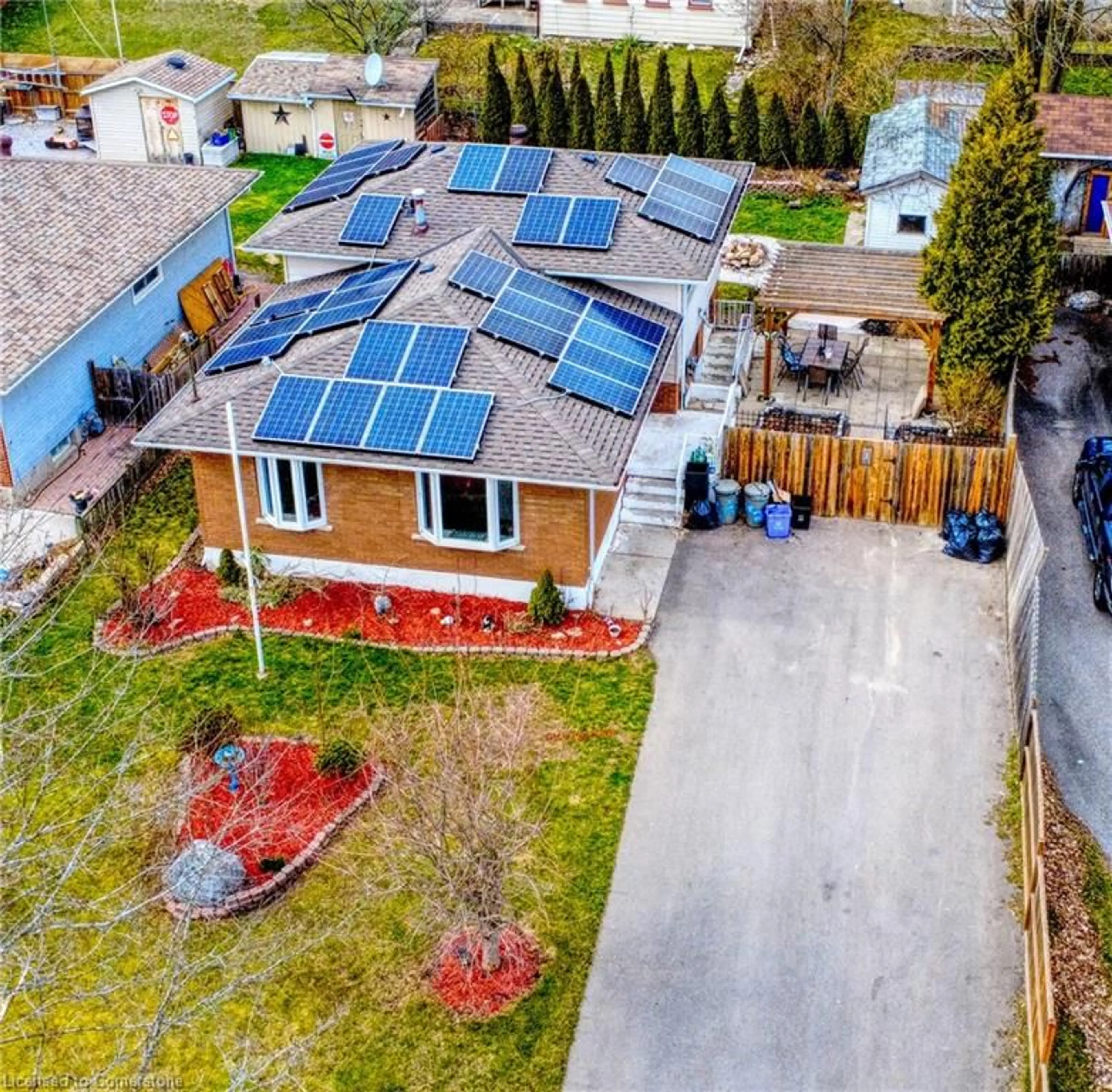 A pic from outside/outdoor area/front of a property/back of a property/a pic from drone, street for 26 Ashton Dr, Simcoe Ontario N3Y 2S4