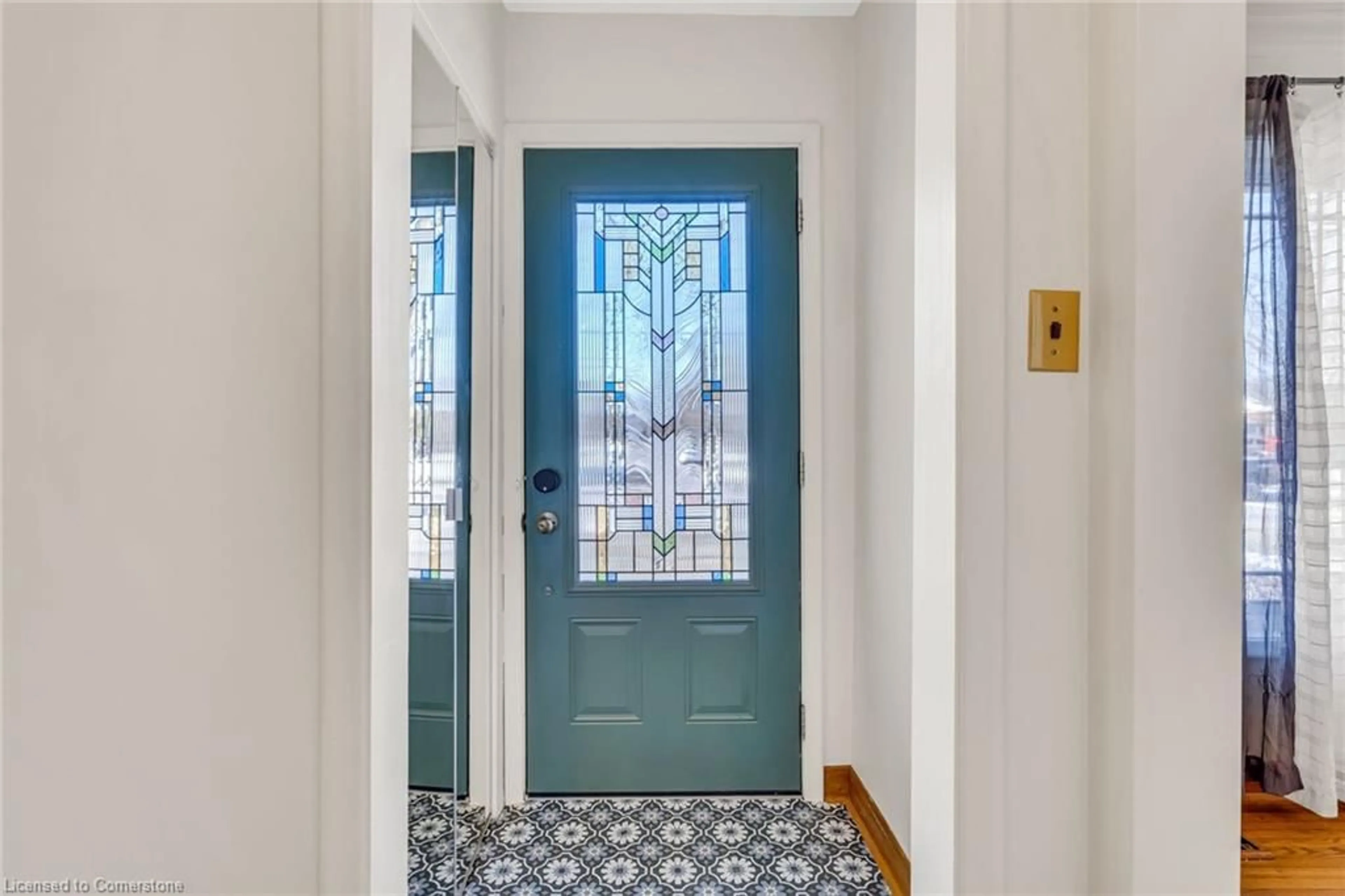 Indoor entryway for 479 Kingsleigh Crt, Milton Ontario L9T 1X6