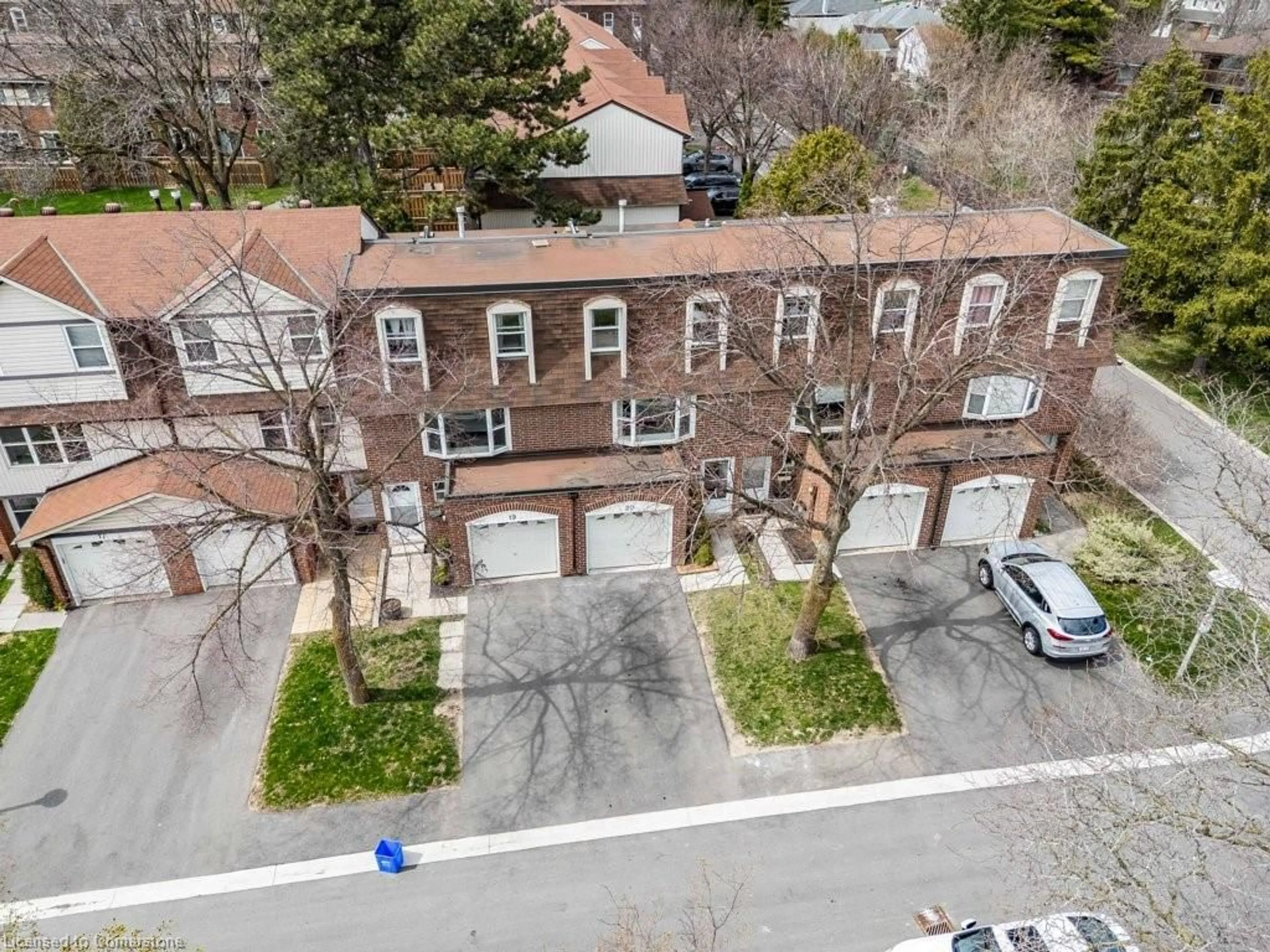 A pic from outside/outdoor area/front of a property/back of a property/a pic from drone, street for 235 Bronte St #20, Milton Ontario L9T 3V8