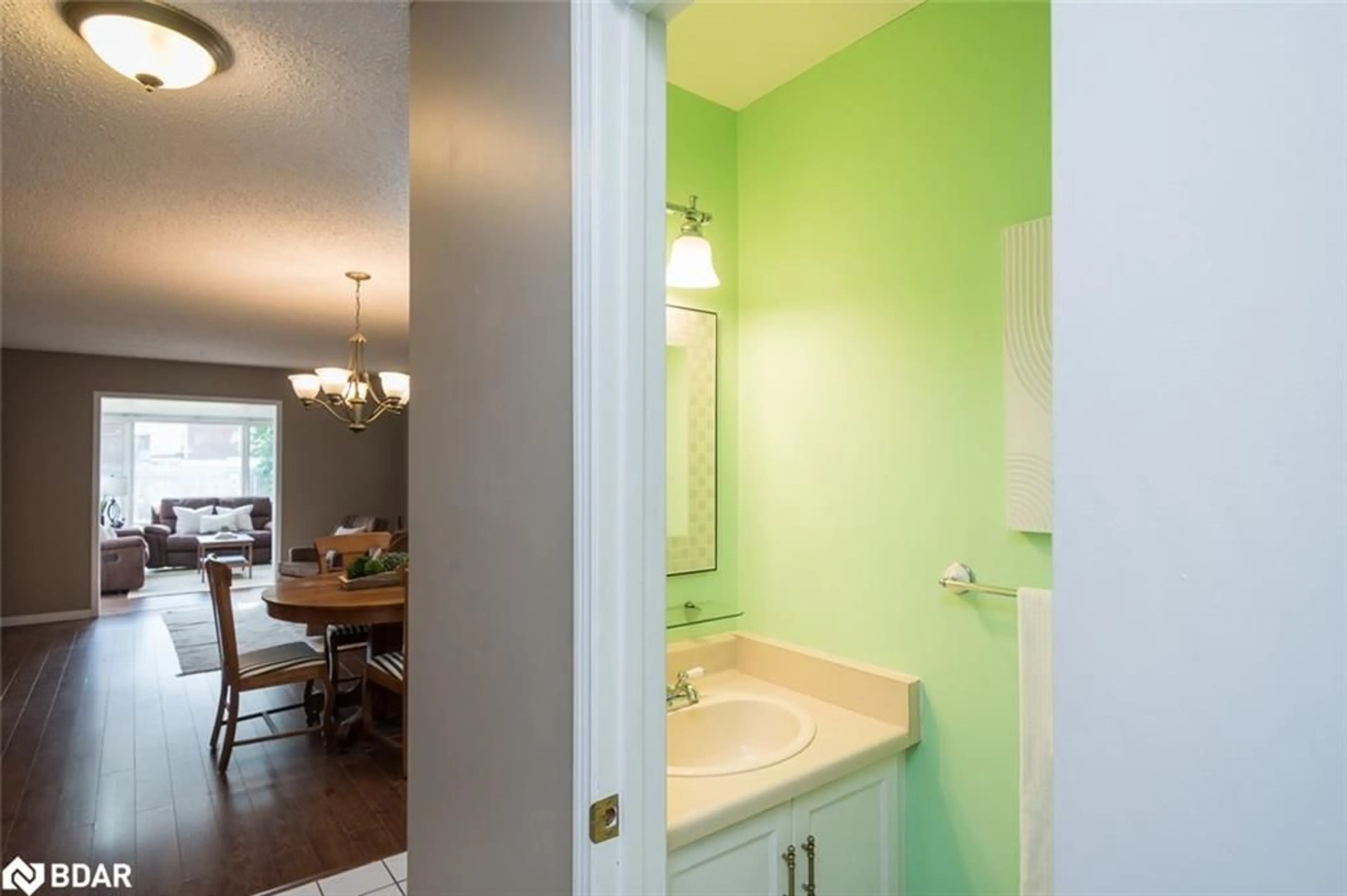 Standard bathroom, ceramic/tile floor for 79 Ironstone Dr, Cambridge Ontario N1P 1A2
