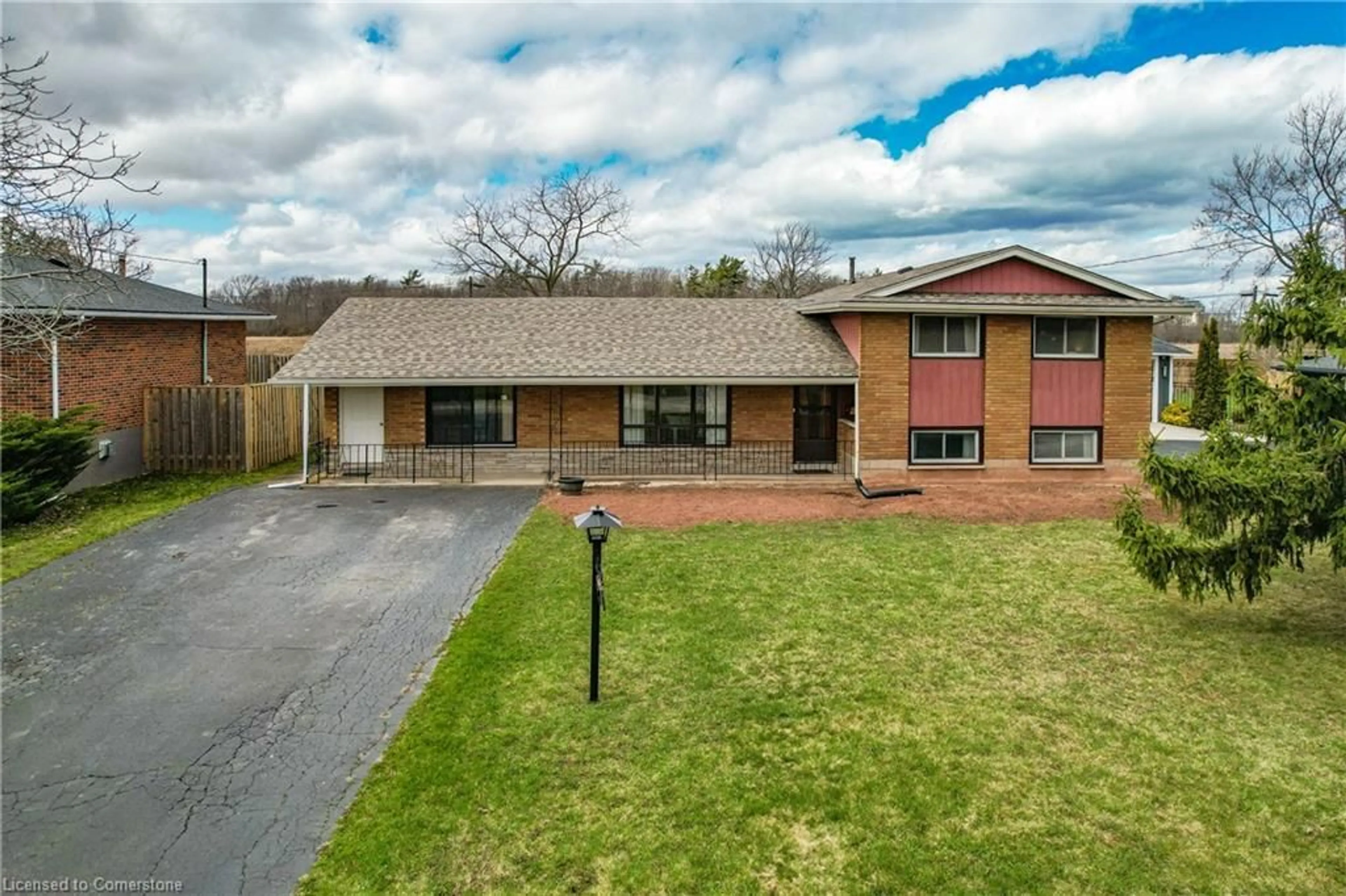 A pic from outside/outdoor area/front of a property/back of a property/a pic from drone, street for 43 Emily St, Grimsby Ontario L3M 4A1