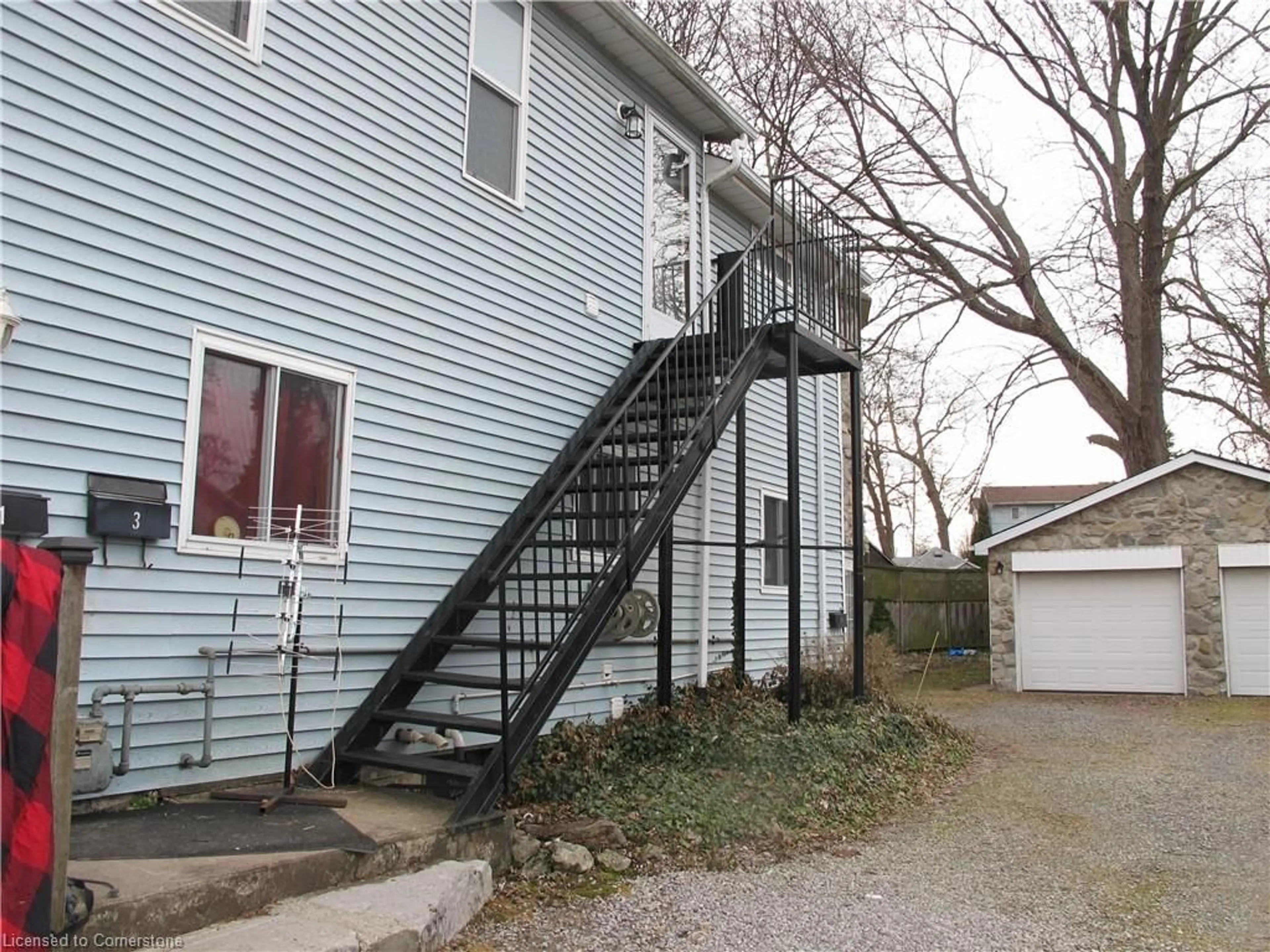 Stairs for 4233 May Ave, Niagara Falls Ontario L2E 3H9