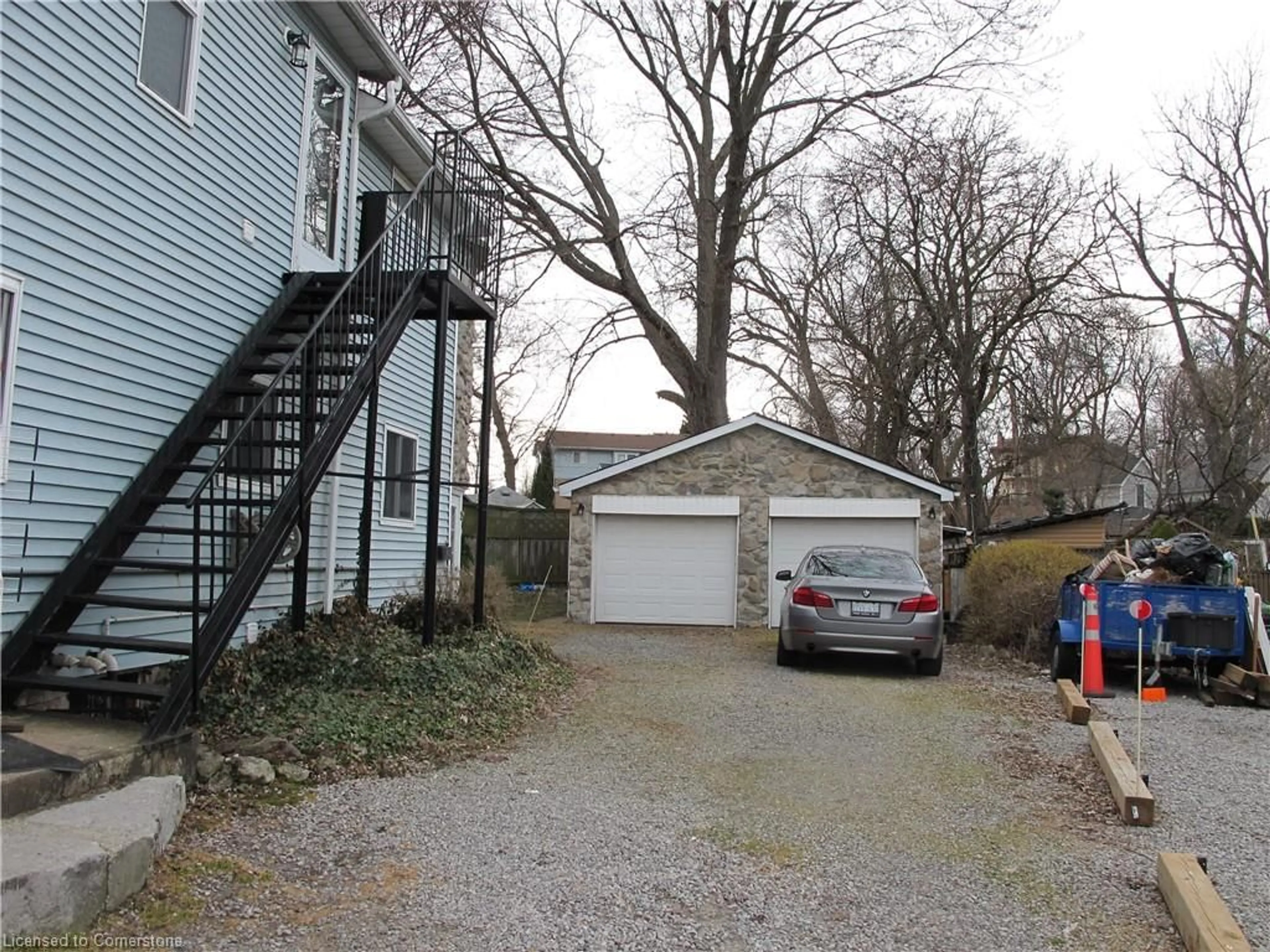 A pic from outside/outdoor area/front of a property/back of a property/a pic from drone, street for 4233 May Ave, Niagara Falls Ontario L2E 3H9