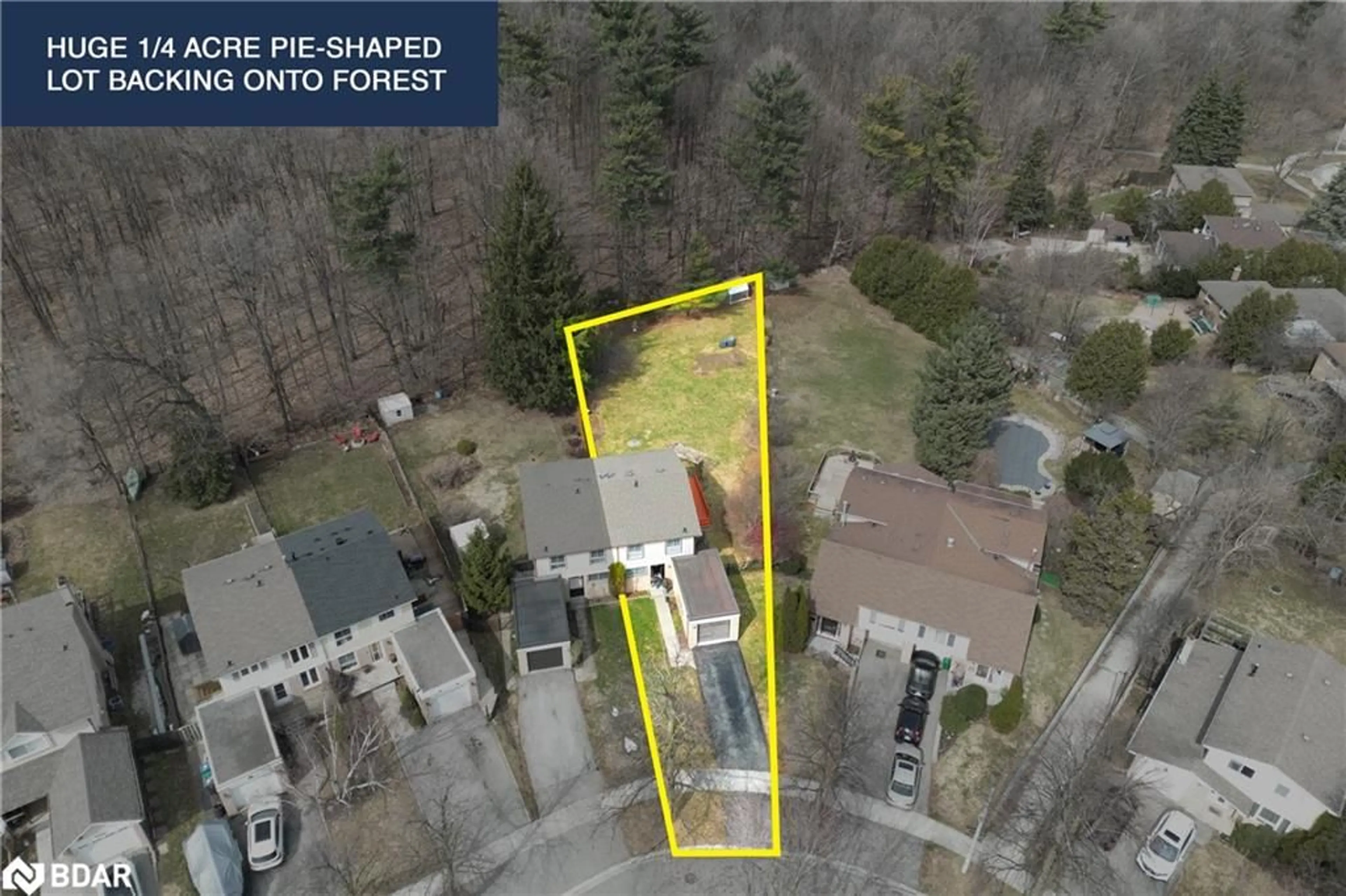 A pic from outside/outdoor area/front of a property/back of a property/a pic from drone, street for 7228 Ridgeland Cres, Mississauga Ontario L5N 1Y9