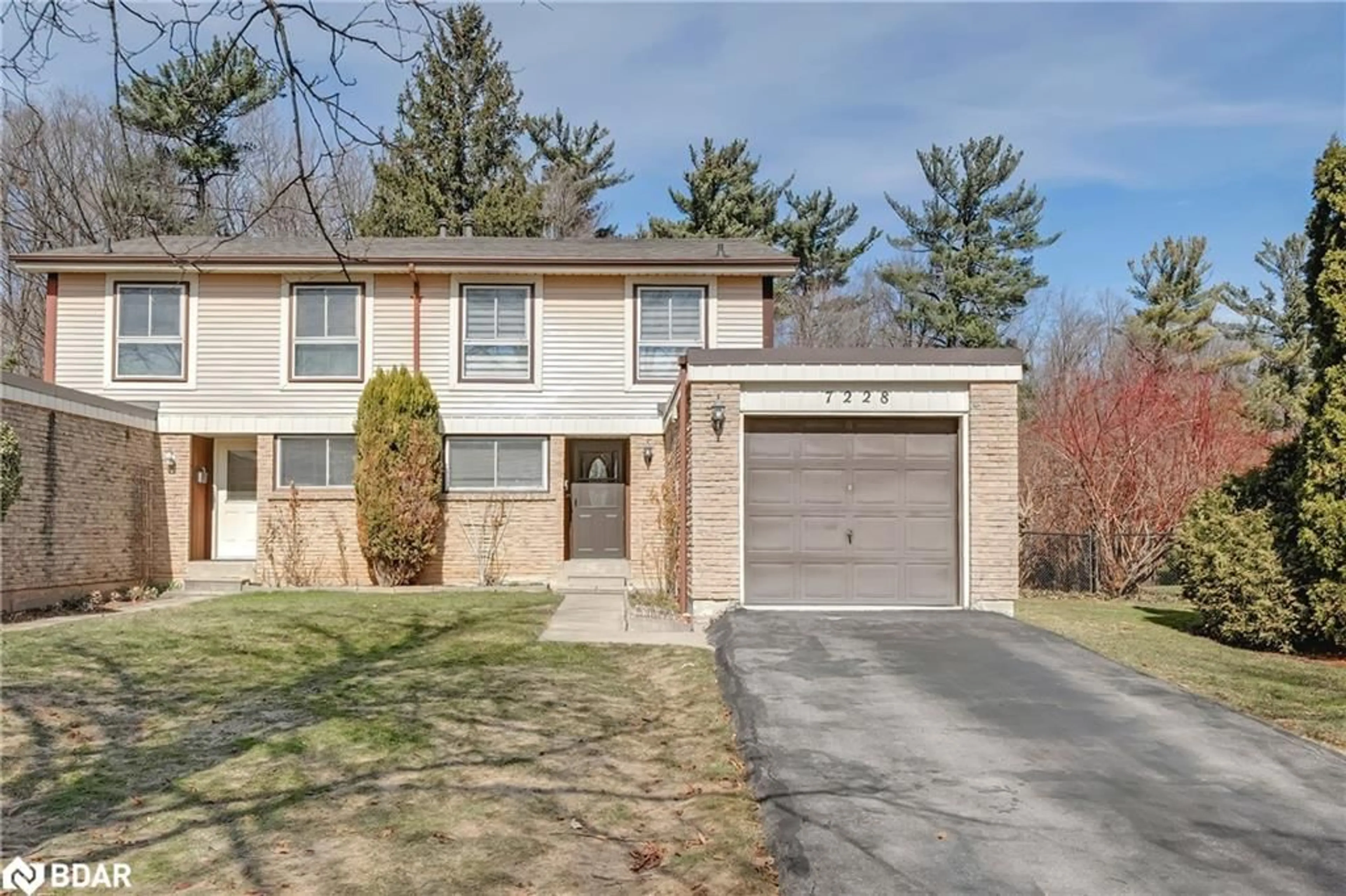 Home with brick exterior material, street for 7228 Ridgeland Cres, Mississauga Ontario L5N 1Y9