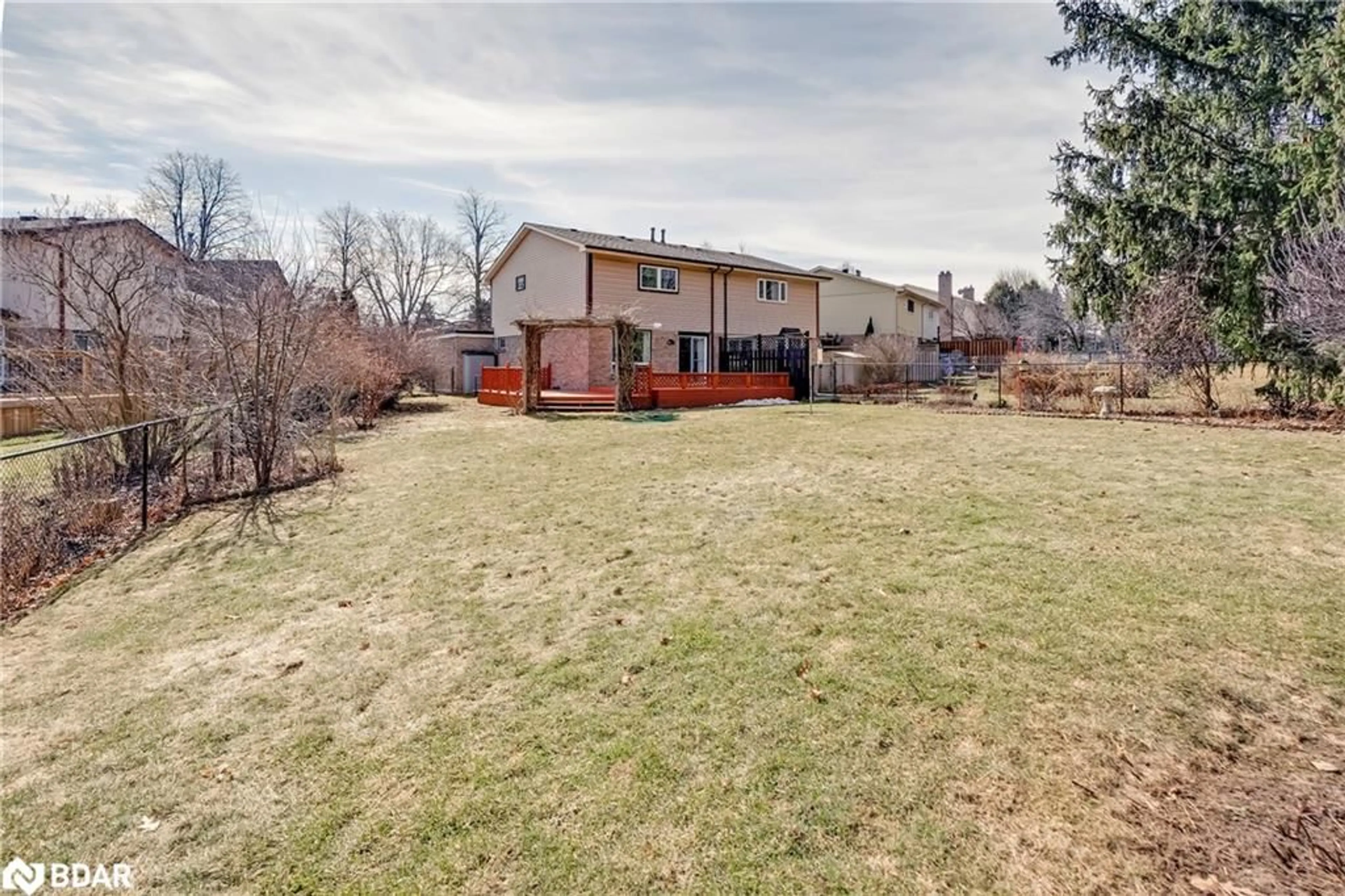 A pic from outside/outdoor area/front of a property/back of a property/a pic from drone, unknown for 7228 Ridgeland Cres, Mississauga Ontario L5N 1Y9