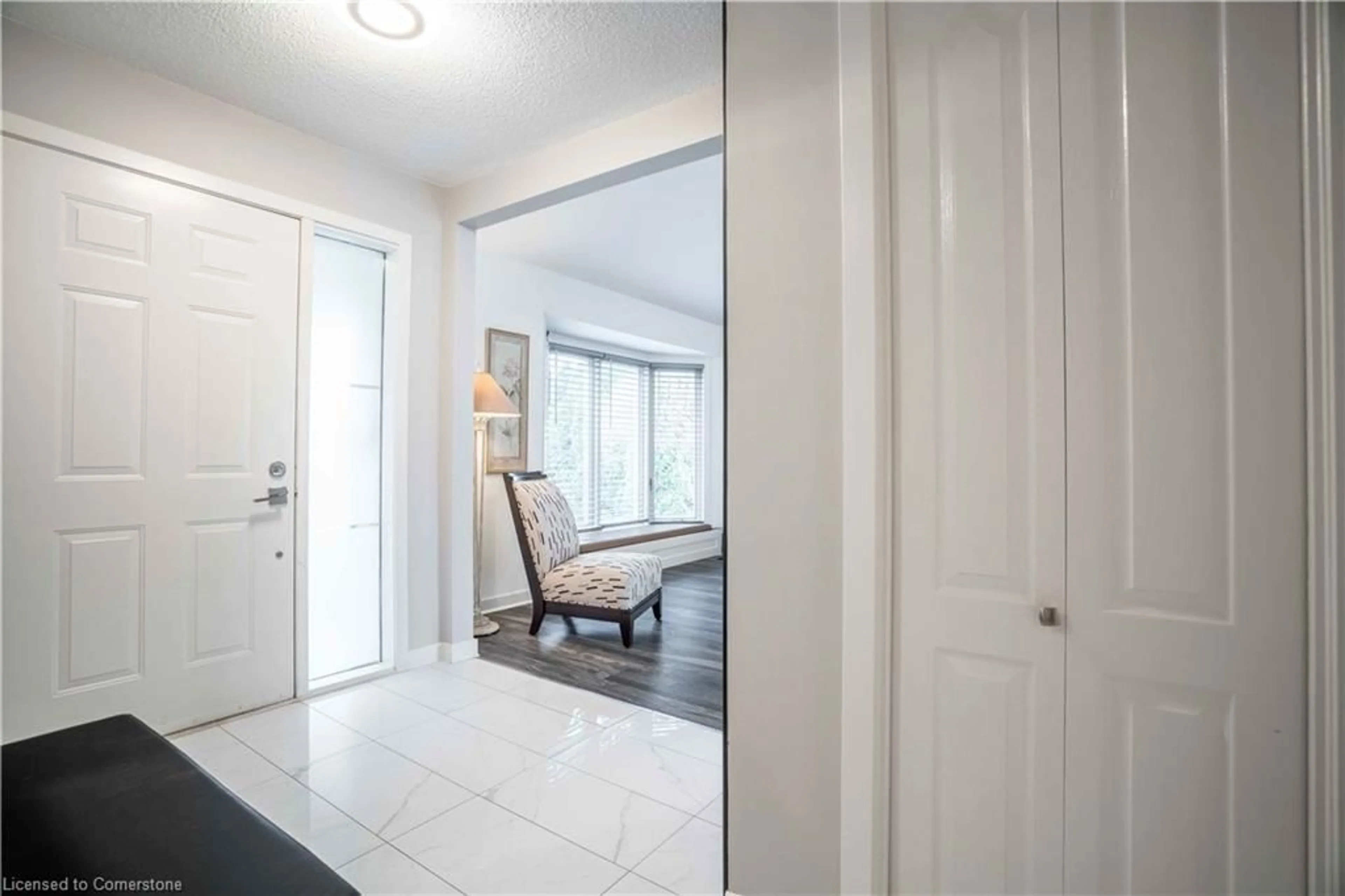Indoor entryway for 3917 Glenoaks Ave, Niagara Falls Ontario L2H 2V9