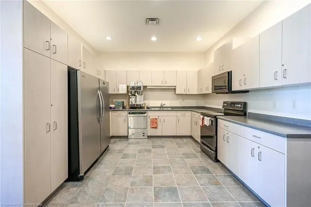 Additional property image - 72 Abbotsford Trail