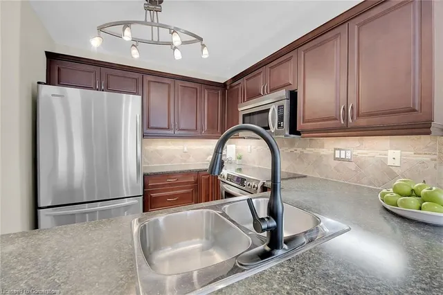 Additional property image - 72 Abbotsford Trail