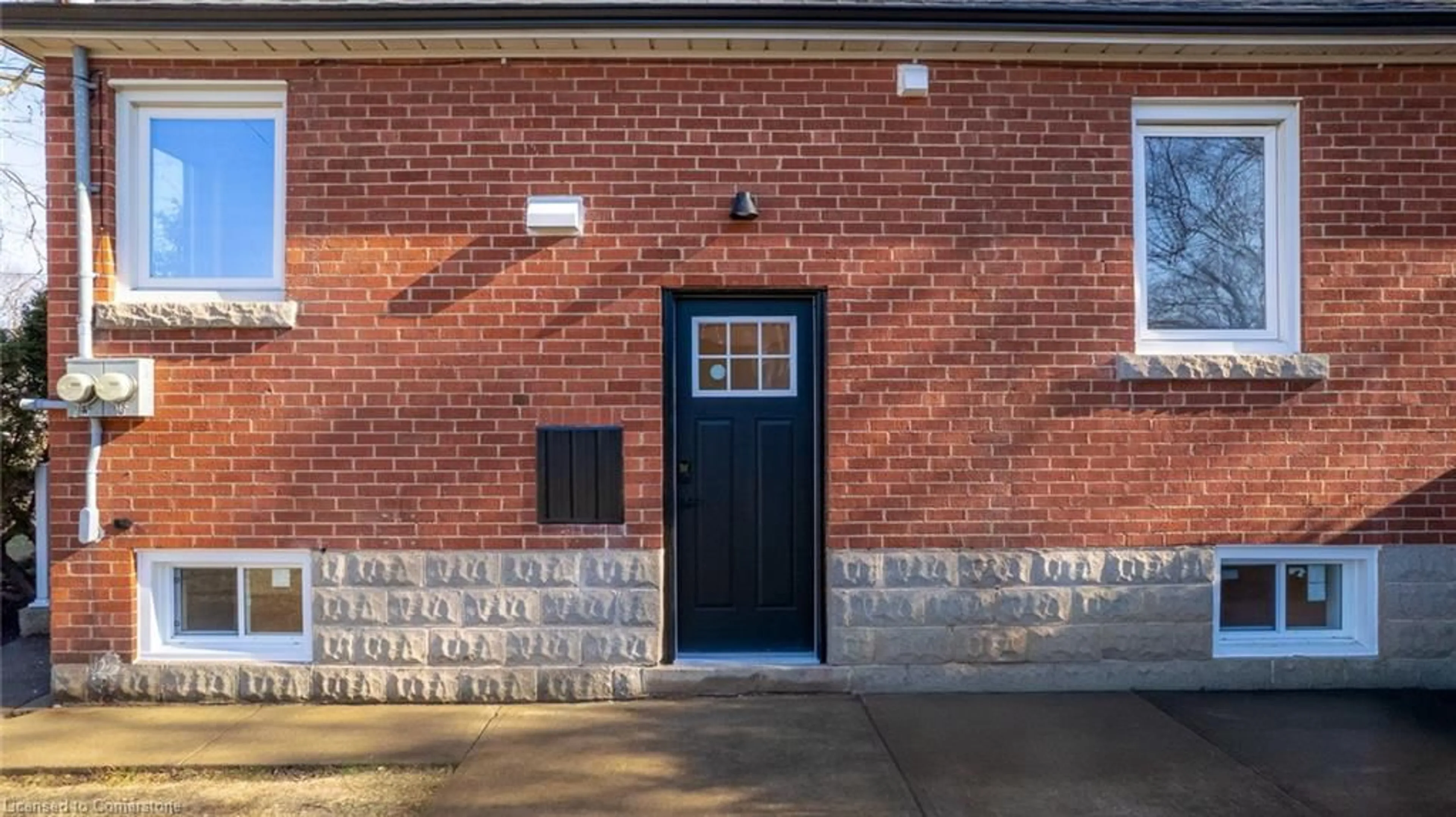 Home with brick exterior material, building for 869 Garth St, Hamilton Ontario L9C 4K7