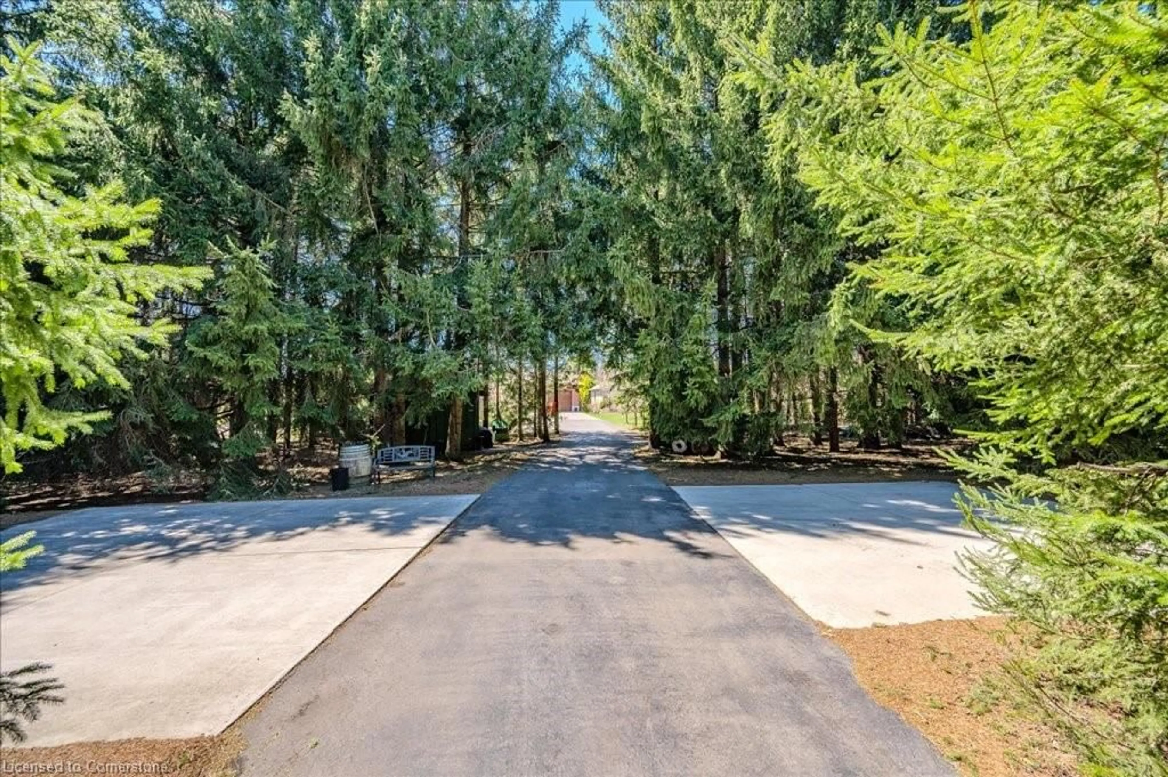 A pic from outside/outdoor area/front of a property/back of a property/a pic from drone, unknown for 953 St David St, Fergus Ontario N1M 2W3