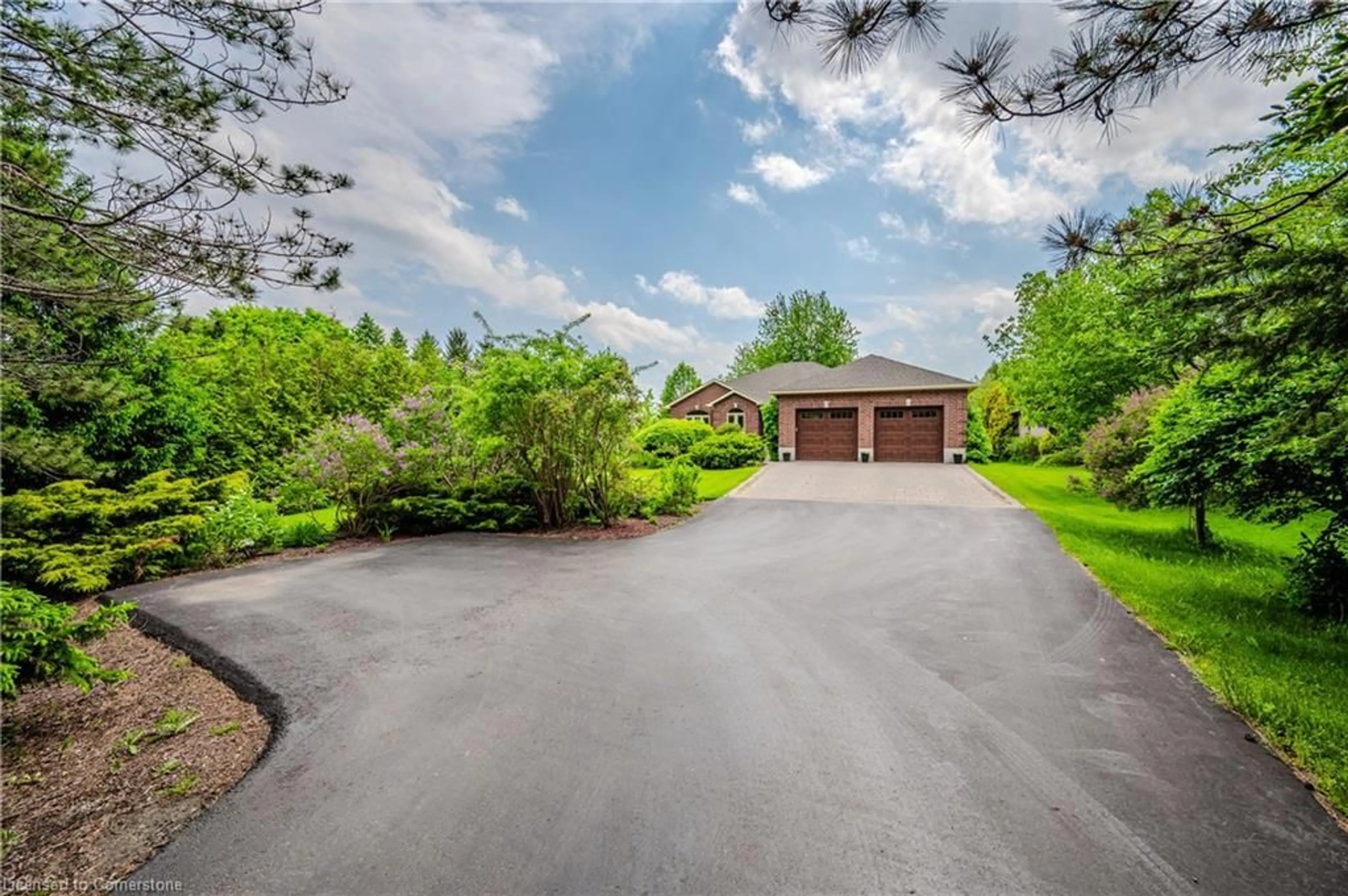 A pic from outside/outdoor area/front of a property/back of a property/a pic from drone, water/lake/river/ocean view for 953 St David St, Fergus Ontario N1M 2W3