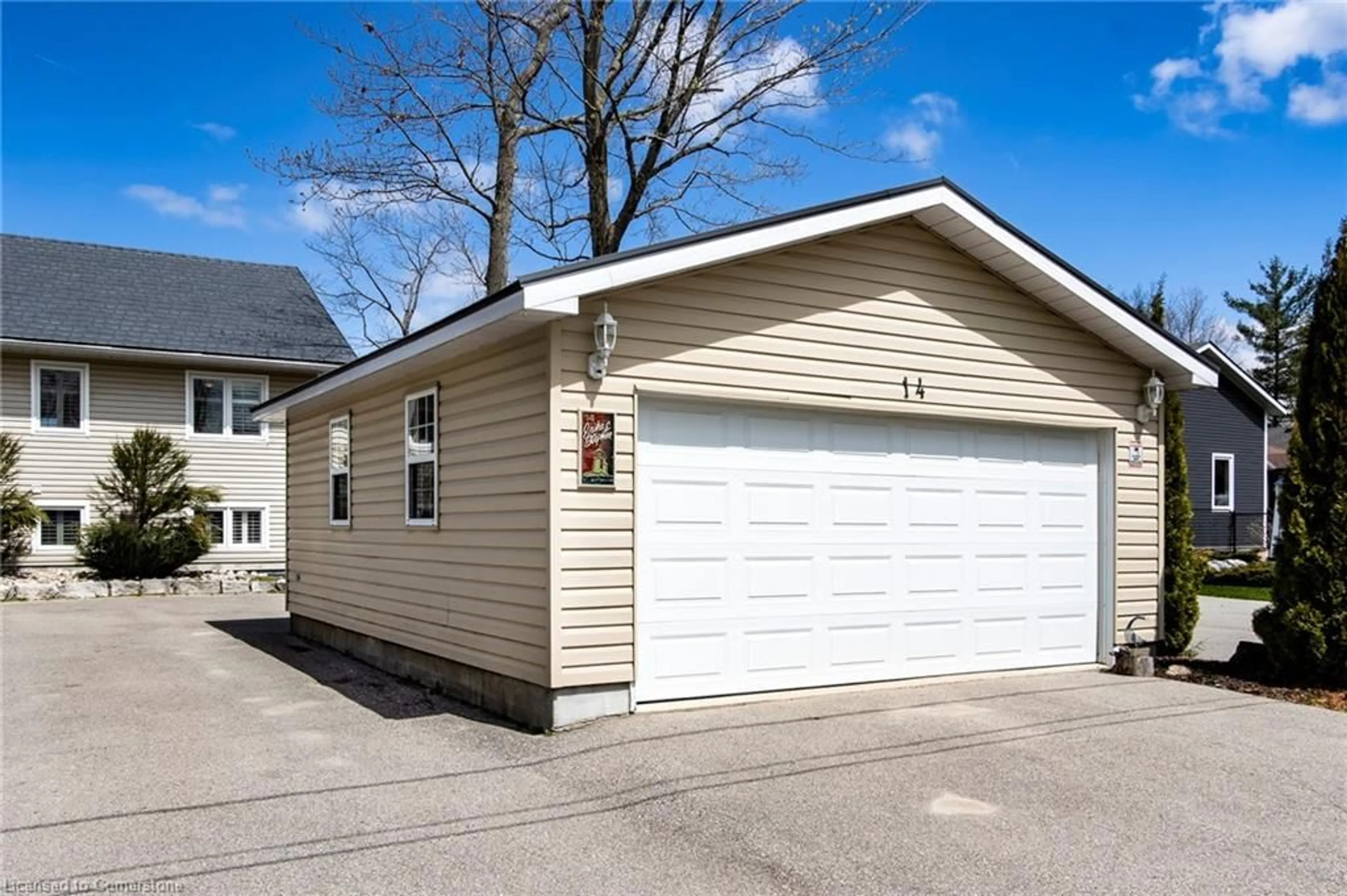 Indoor garage for 14 Lighthouse Cres, Victoria Harbour Ontario L0K 2A0