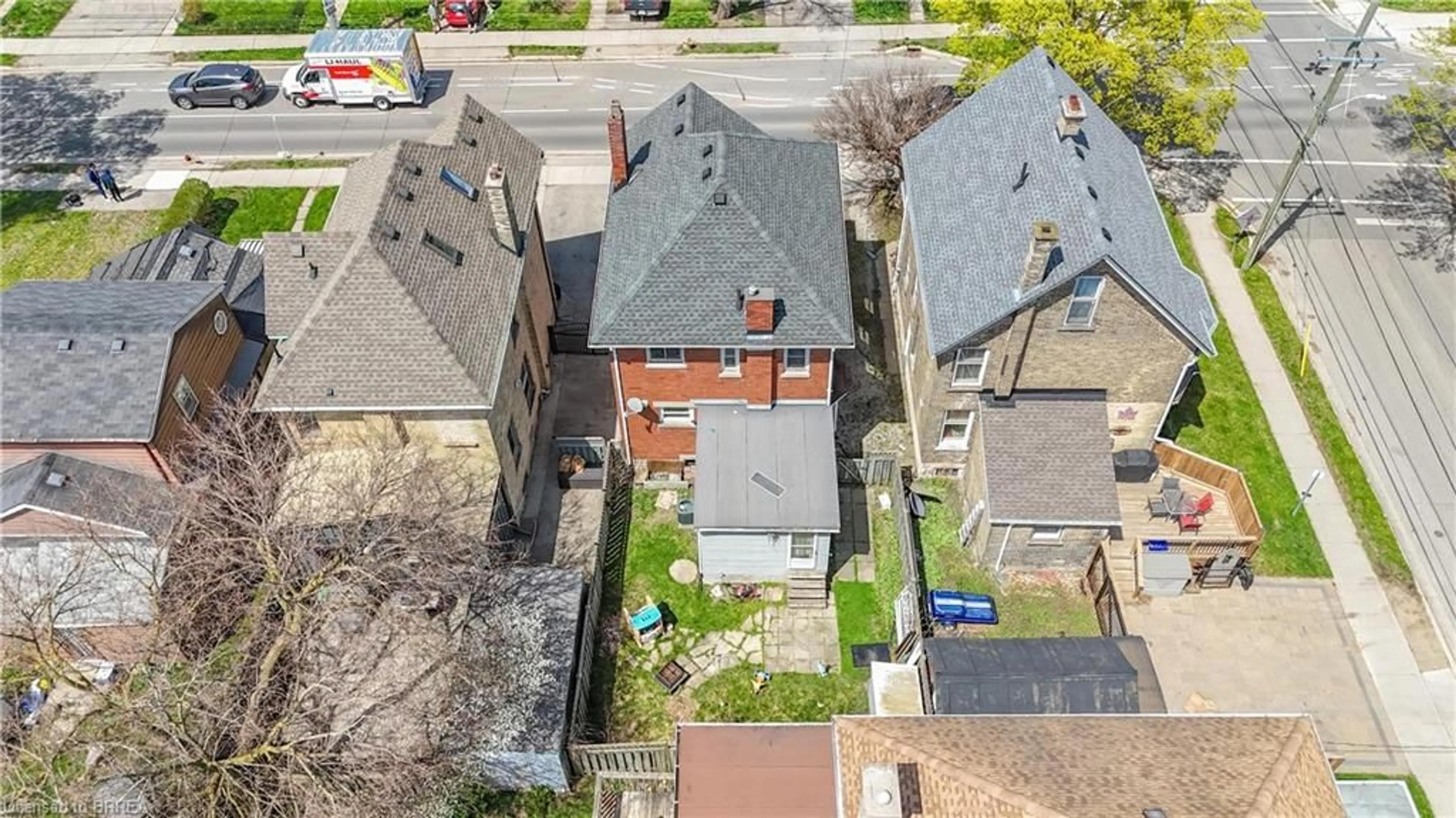 A pic from outside/outdoor area/front of a property/back of a property/a pic from drone, street for 867 Queens Ave, London Ontario N5W 3H7