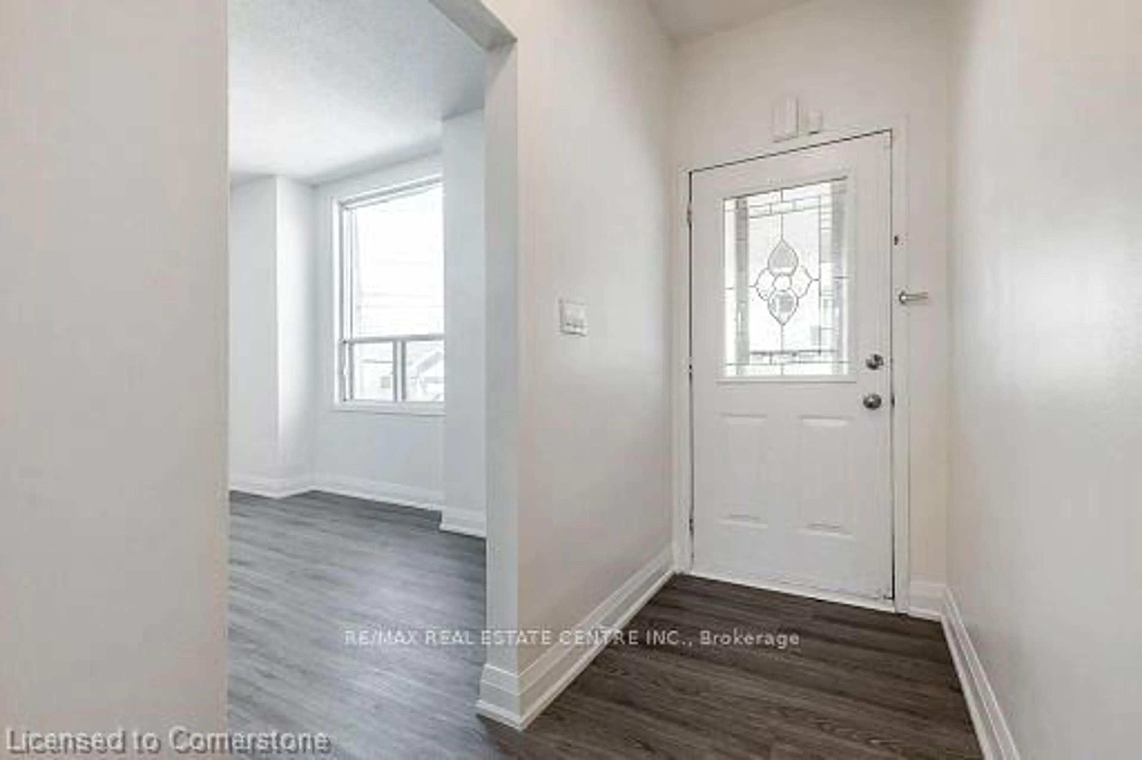 Indoor entryway for 64 Crooks St, Hamilton Ontario L8R 2Z6