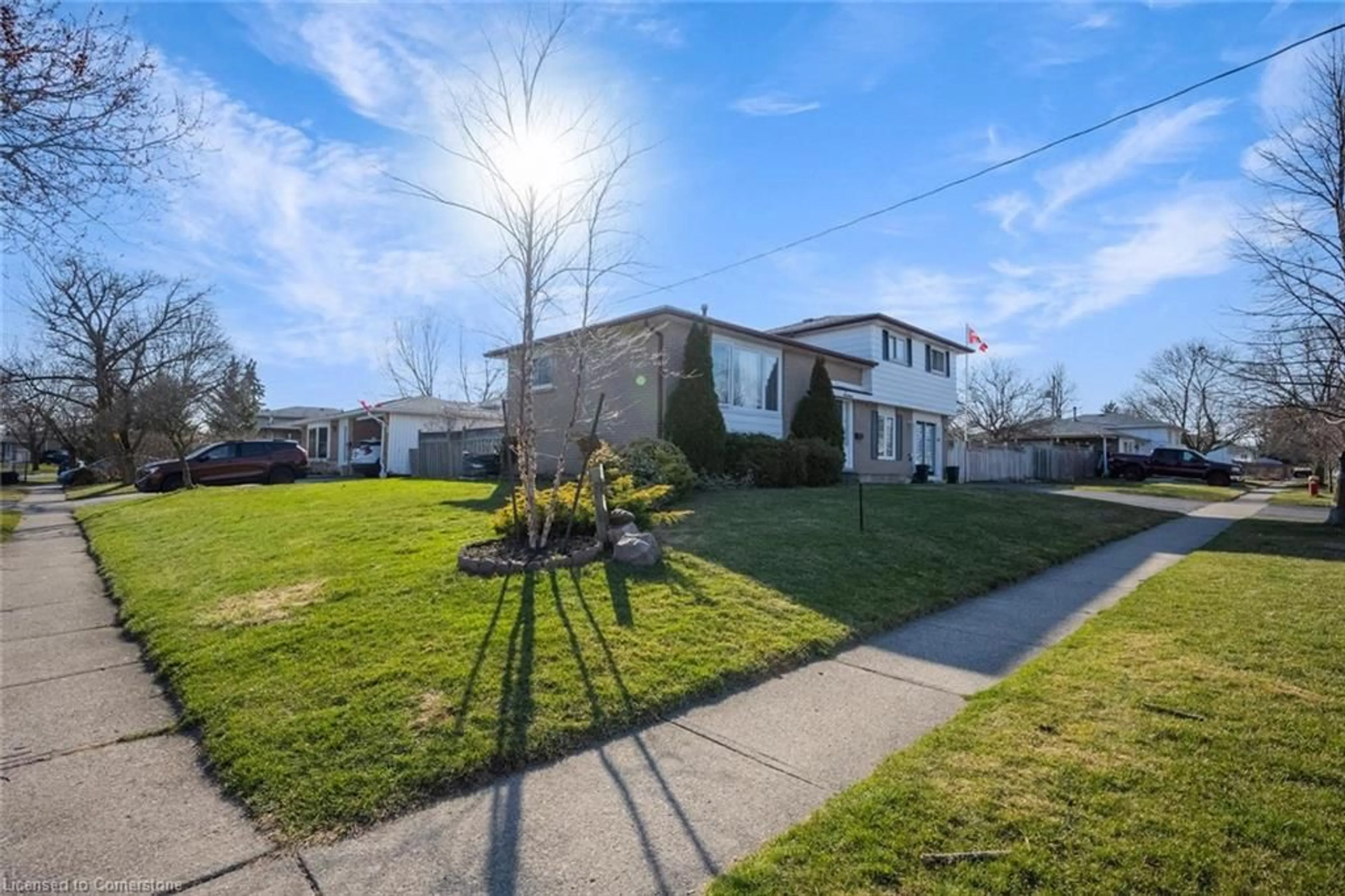A pic from outside/outdoor area/front of a property/back of a property/a pic from drone, street for 16 Irwin Cres, Halton Hills Ontario L7G 1E7