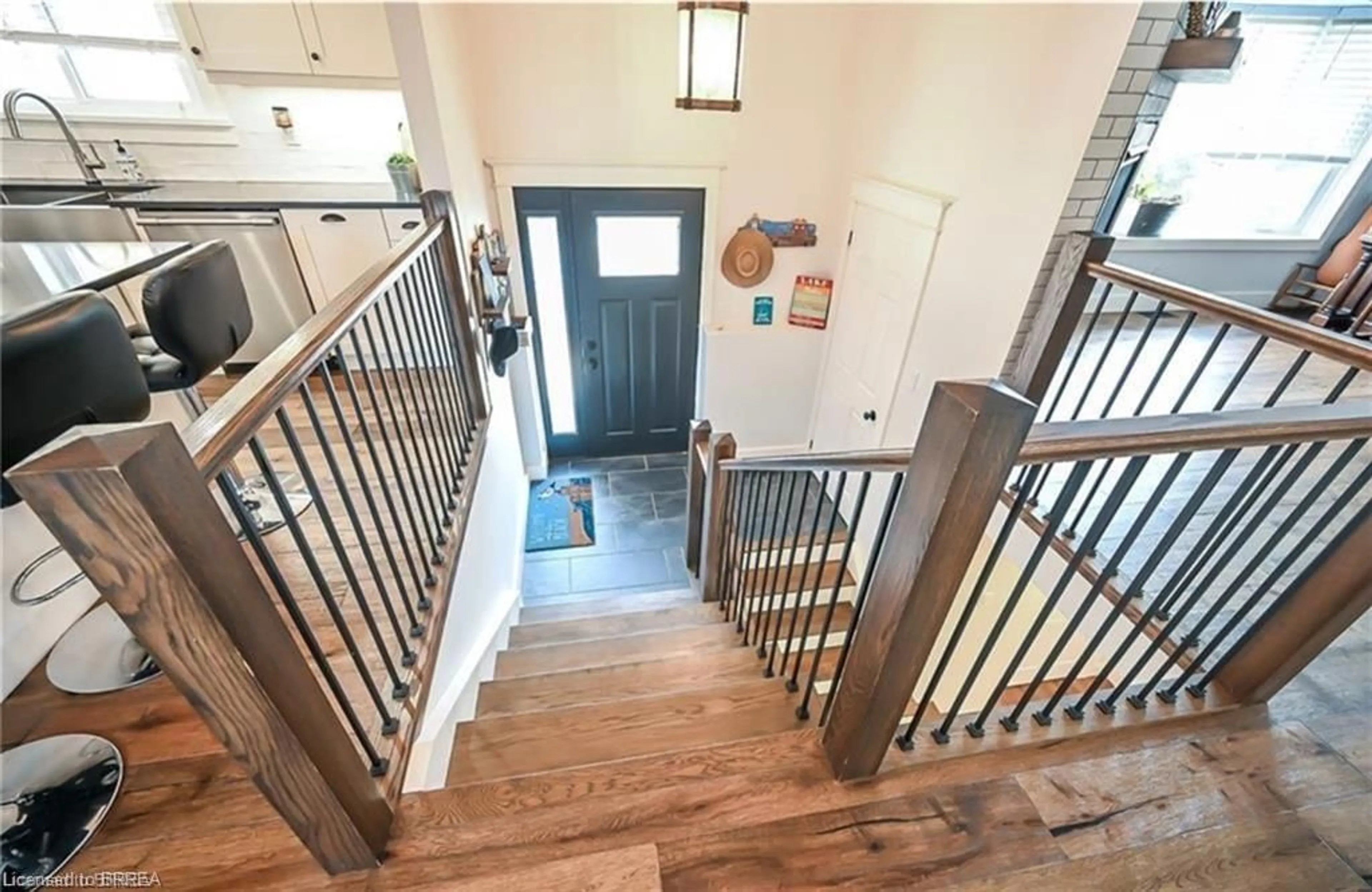 Indoor entryway for 9 Kiwanis Ave, Port Dover Ontario N0A 1N2