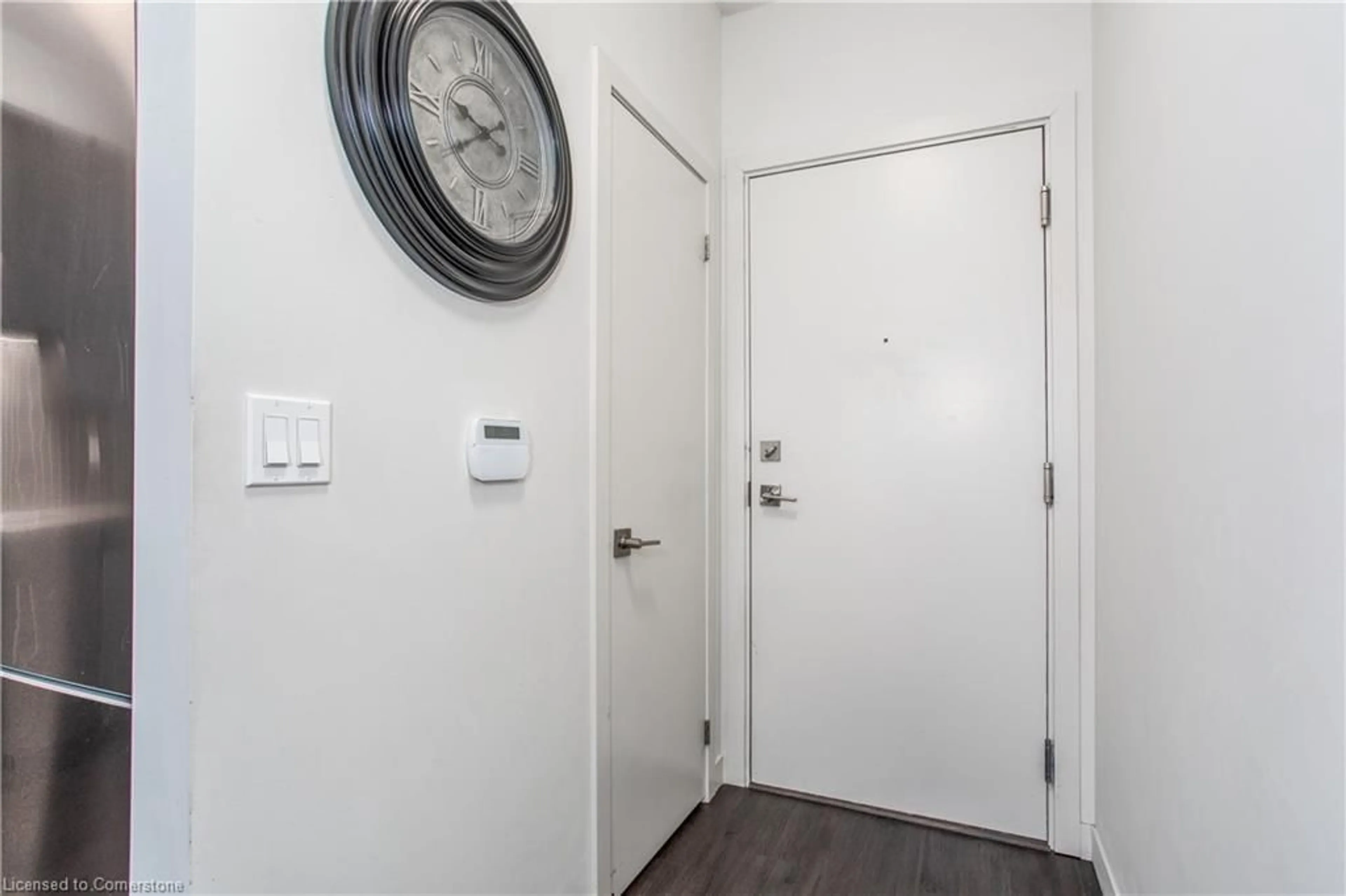 Indoor entryway for 2081 Fairview St #1608, Burlington Ontario L7R 0E4