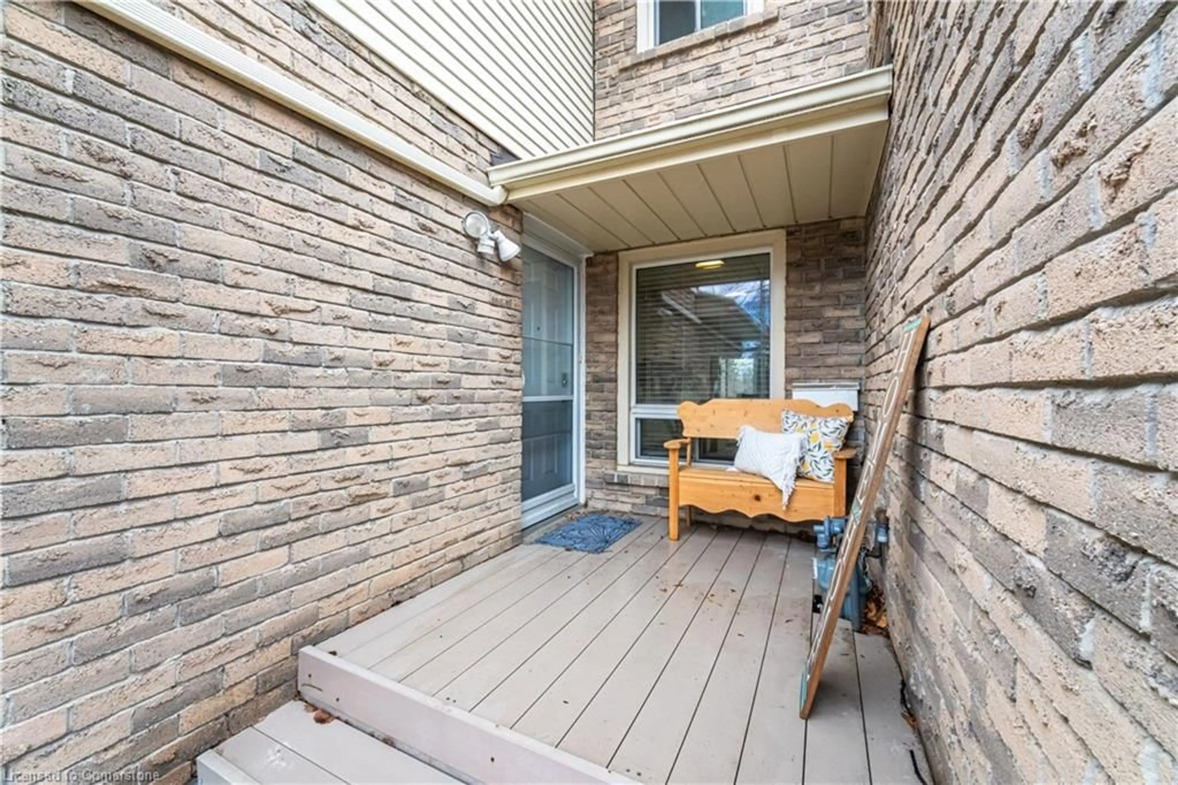 Patio, street for 725 Hyland St, Whitby Ontario L1N 6S1