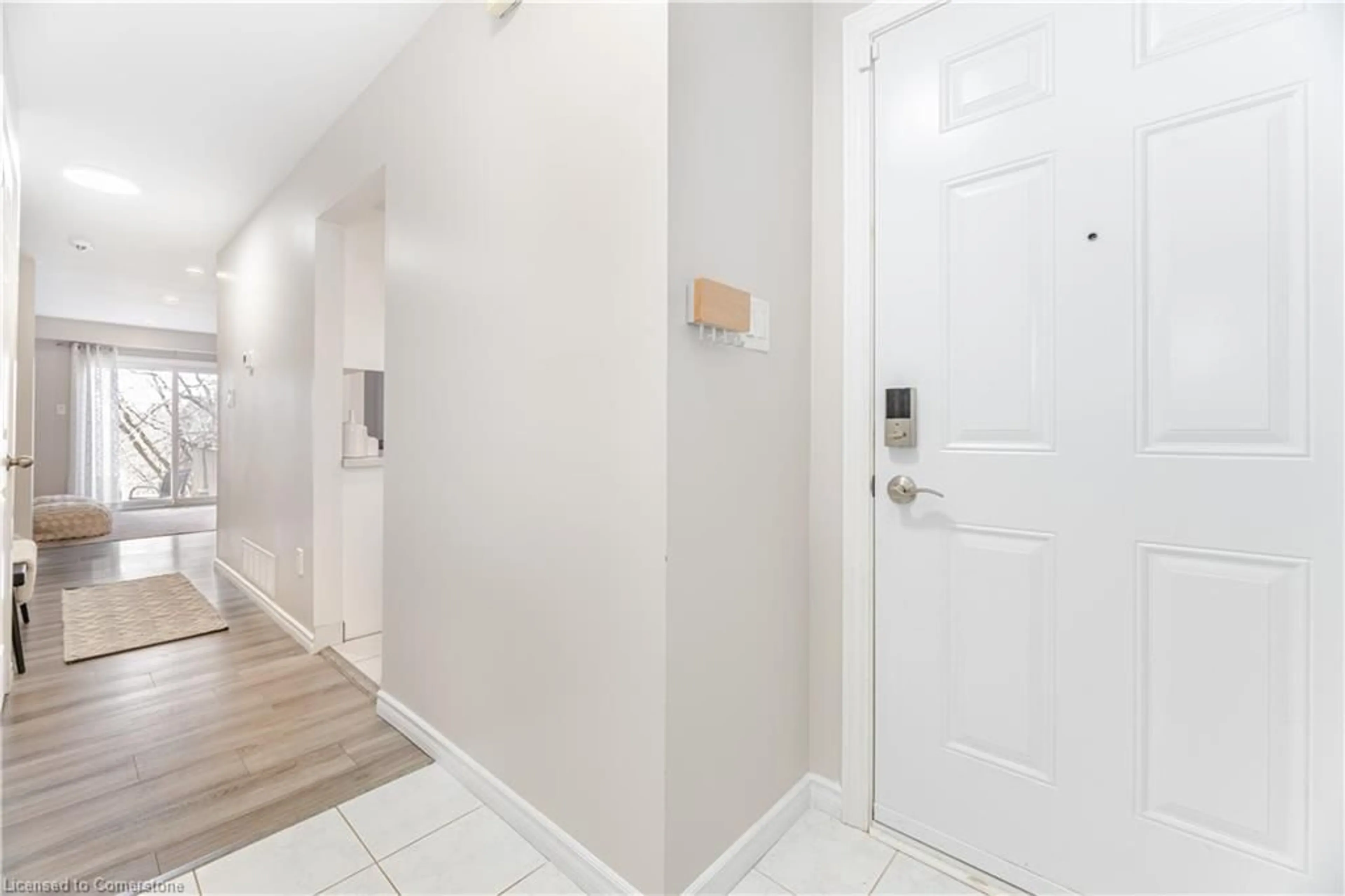 Indoor entryway for 725 Hyland St, Whitby Ontario L1N 6S1