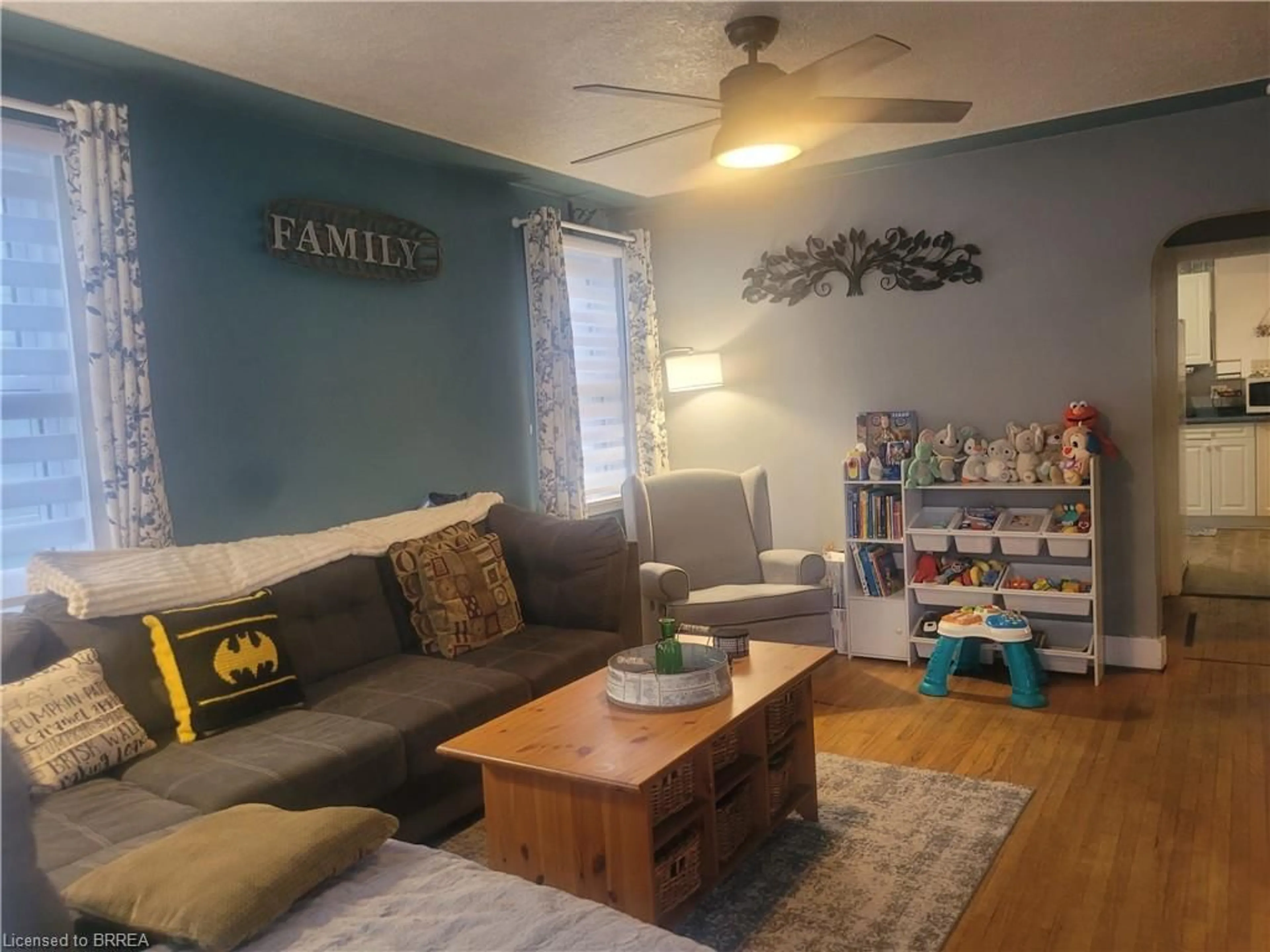 Living room with furniture, wood/laminate floor for 458 St Paul Ave, Brantford Ontario N3R 4P2