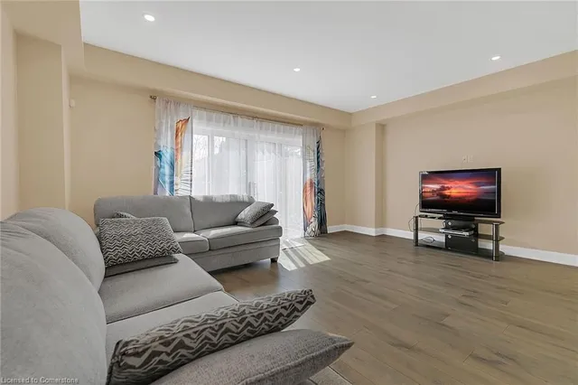 Additional property image - 114 Springvalley Cres