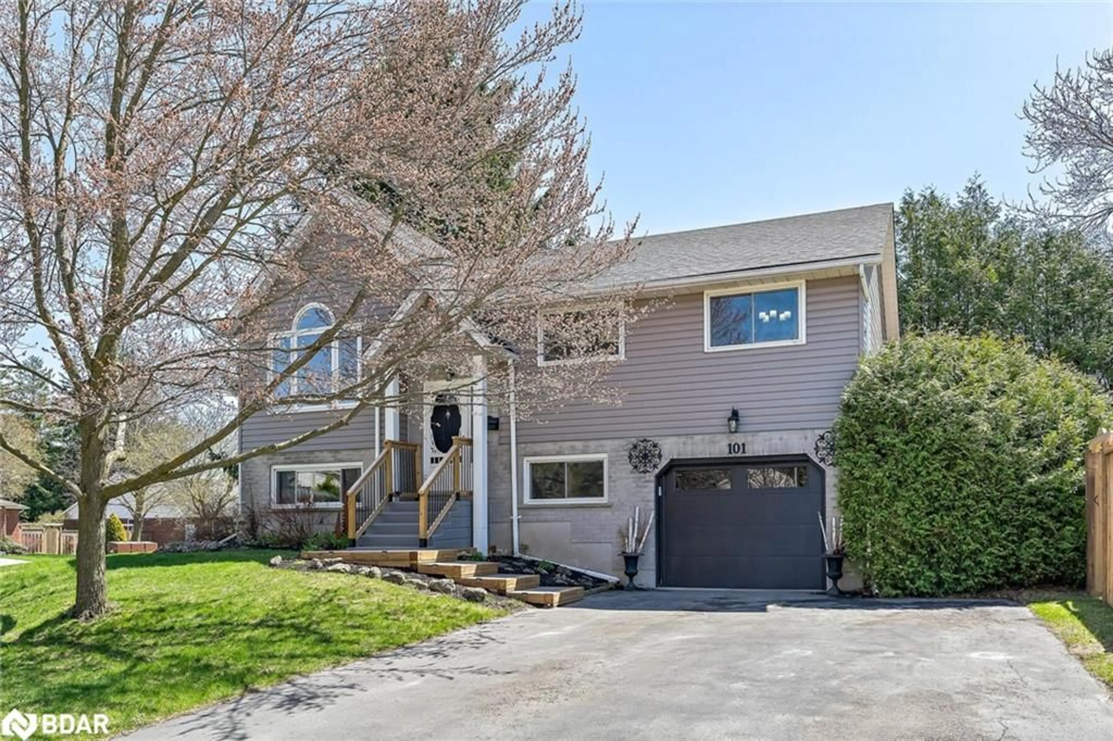 Home with vinyl exterior material, street for 101 May St, Rockwood Ontario N0B 2K0