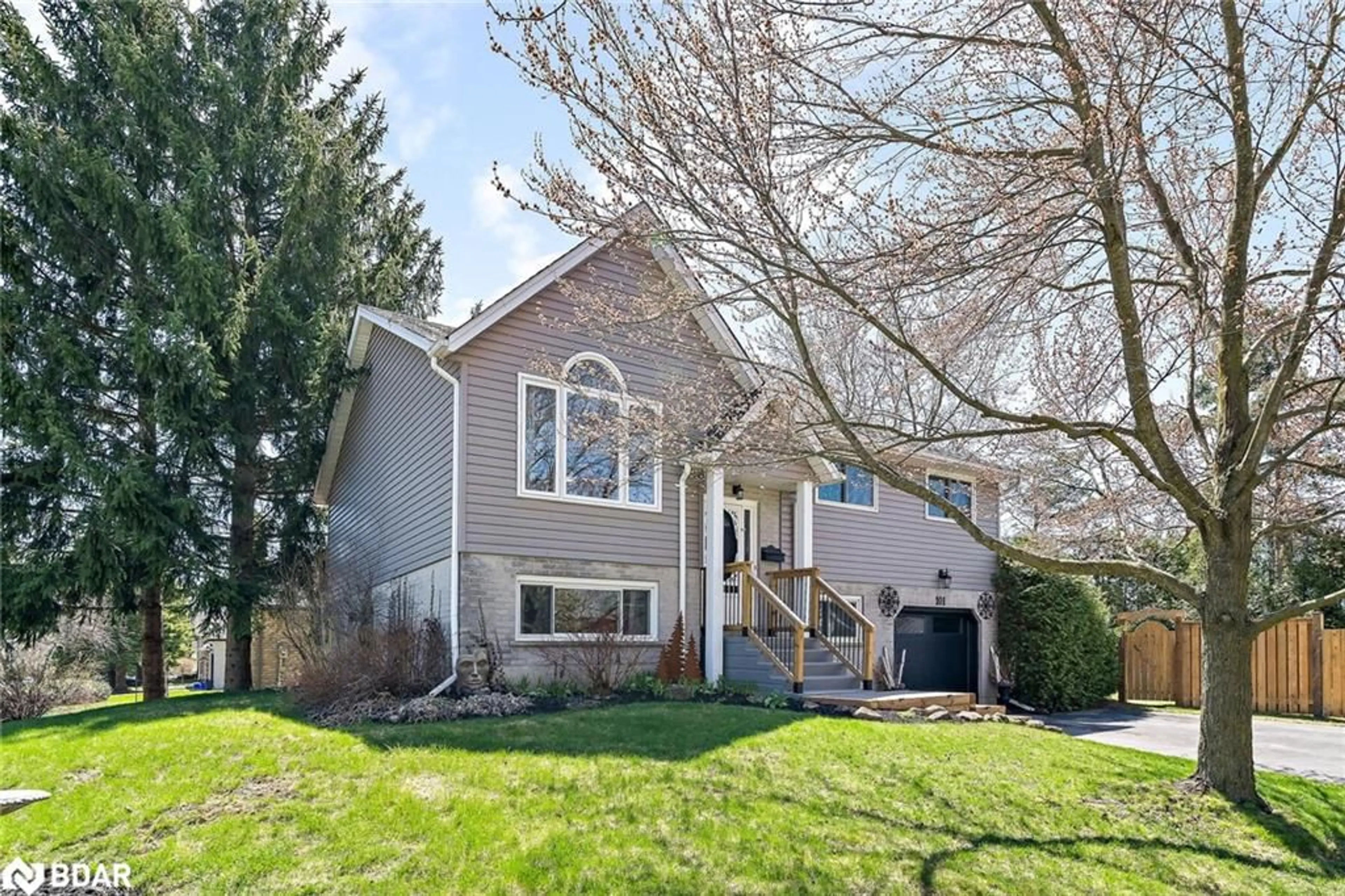 Home with vinyl exterior material, street for 101 May St, Rockwood Ontario N0B 2K0