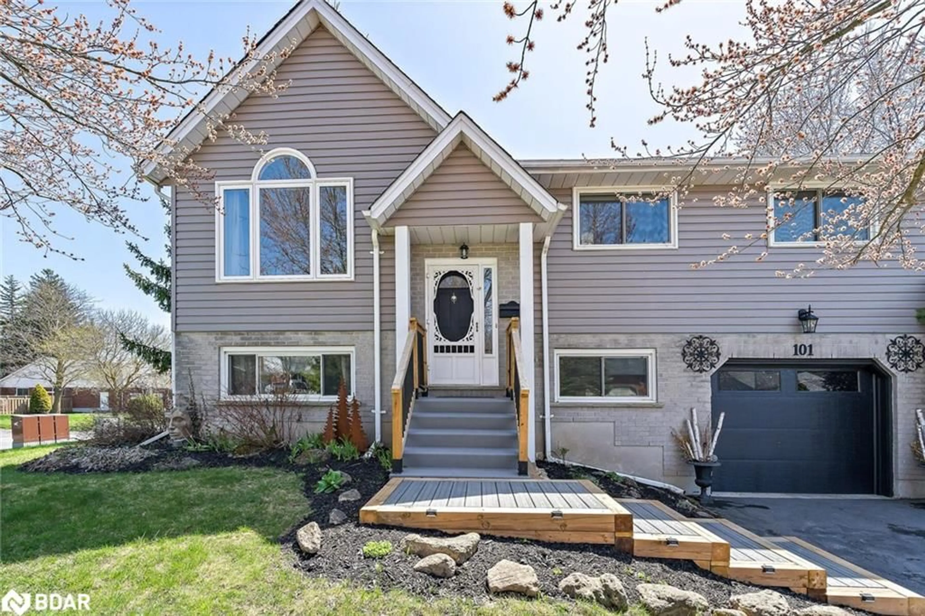 Home with vinyl exterior material, street for 101 May St, Rockwood Ontario N0B 2K0