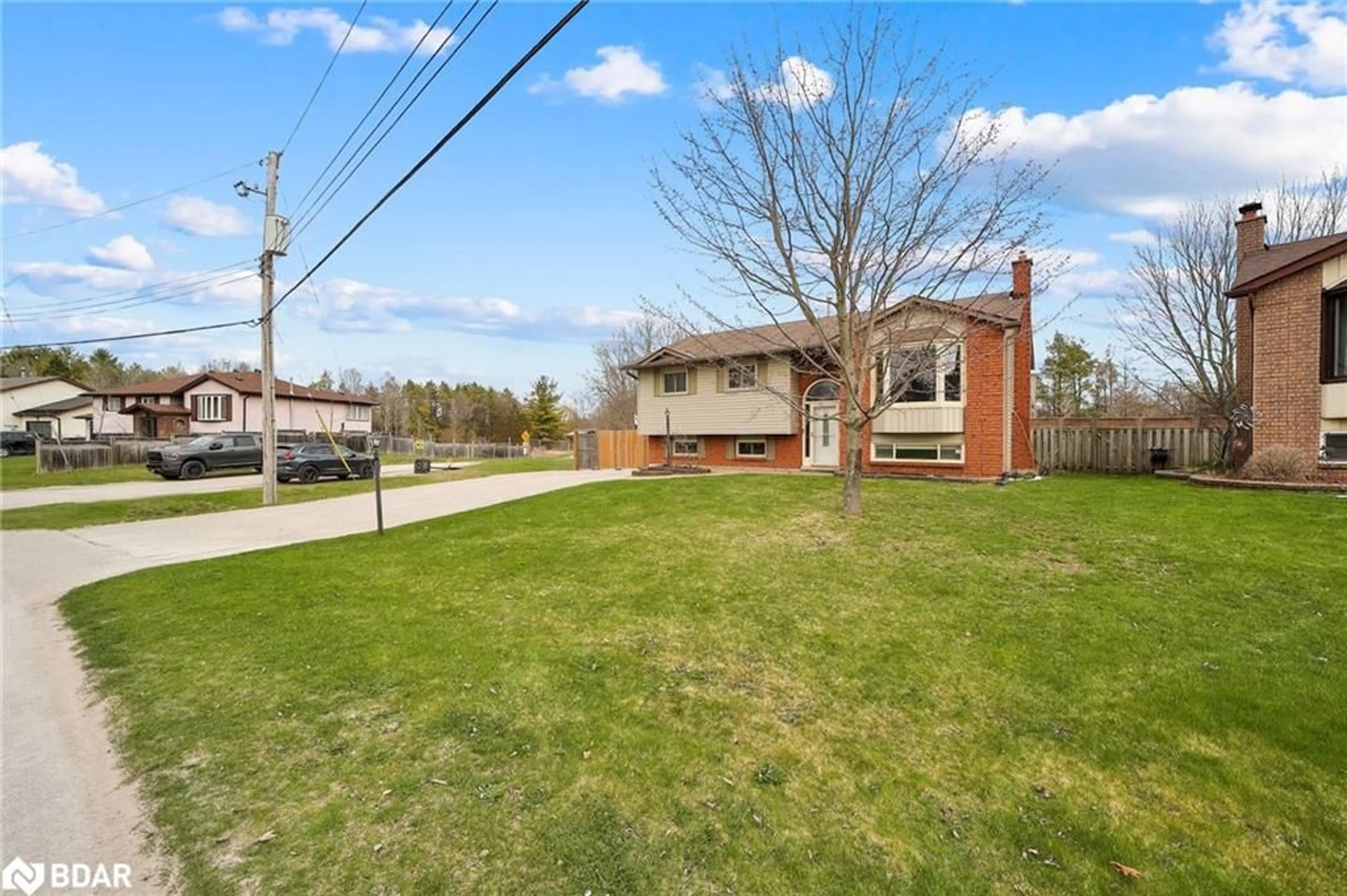 A pic from outside/outdoor area/front of a property/back of a property/a pic from drone, street for 52 Roth St, Angus Ontario L3W 0G7