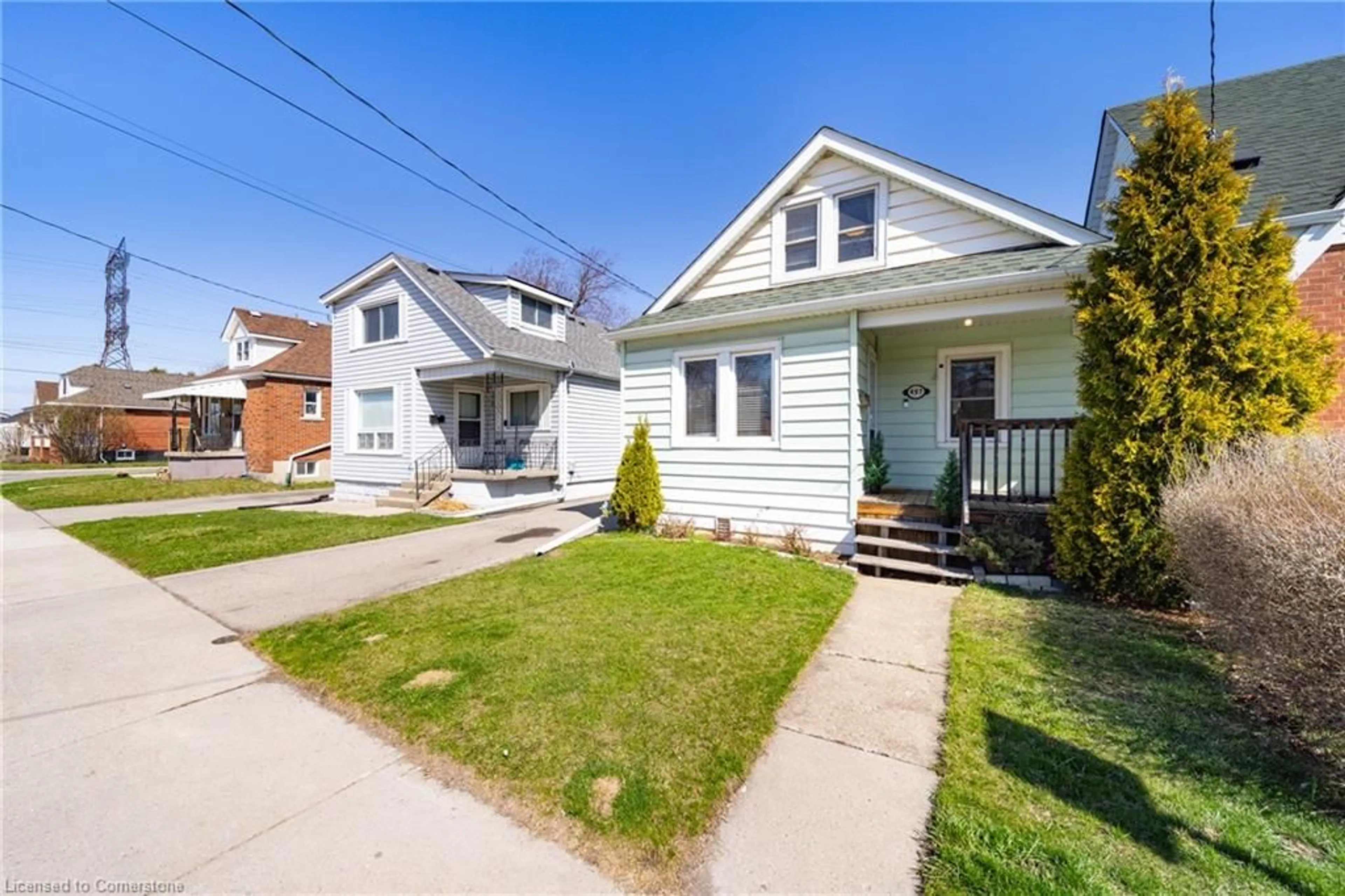 Home with vinyl exterior material, street for 497 Britannia Ave, Hamilton Ontario L8H 1Z5