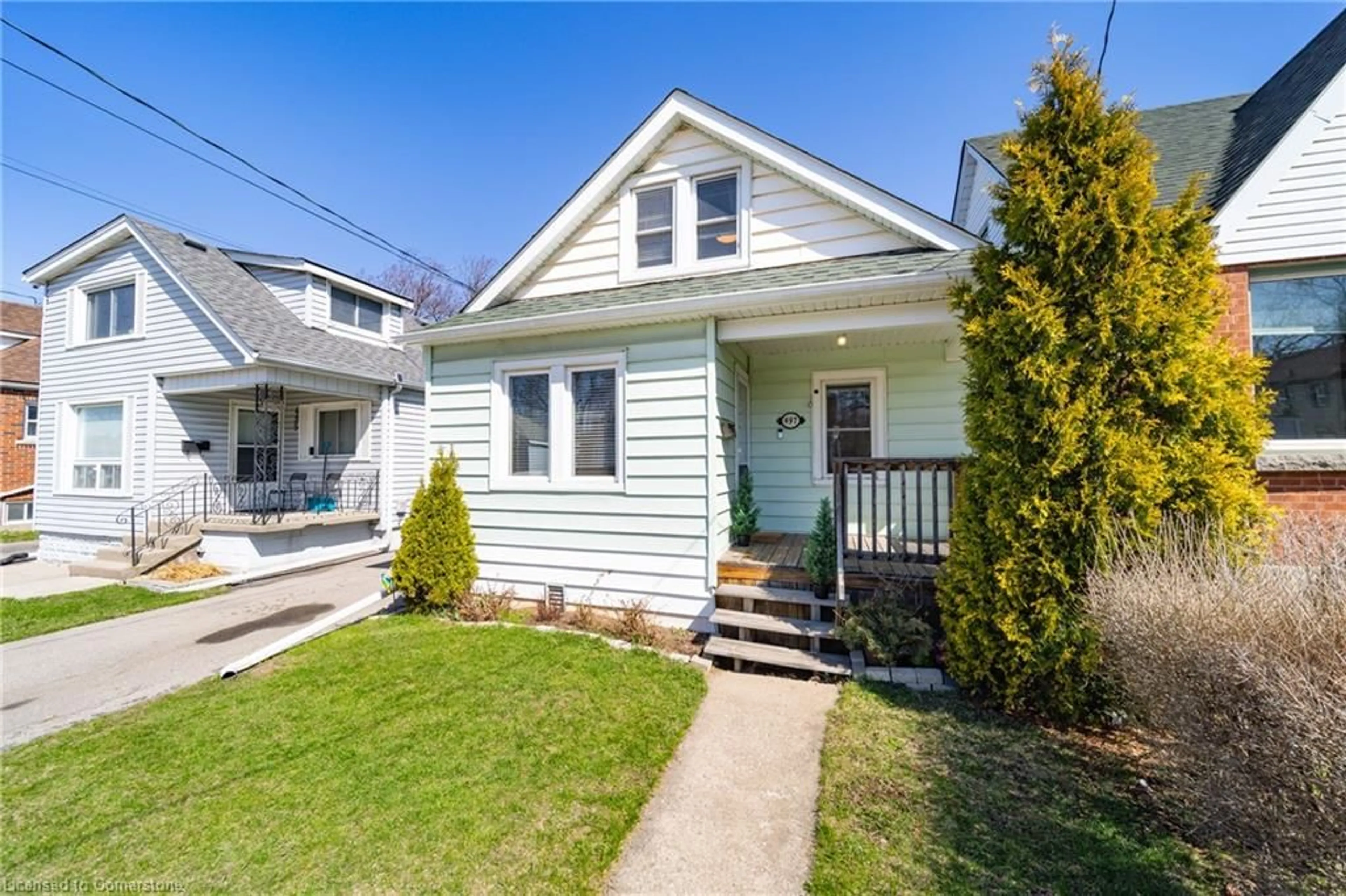 Home with vinyl exterior material, street for 497 Britannia Ave, Hamilton Ontario L8H 1Z5