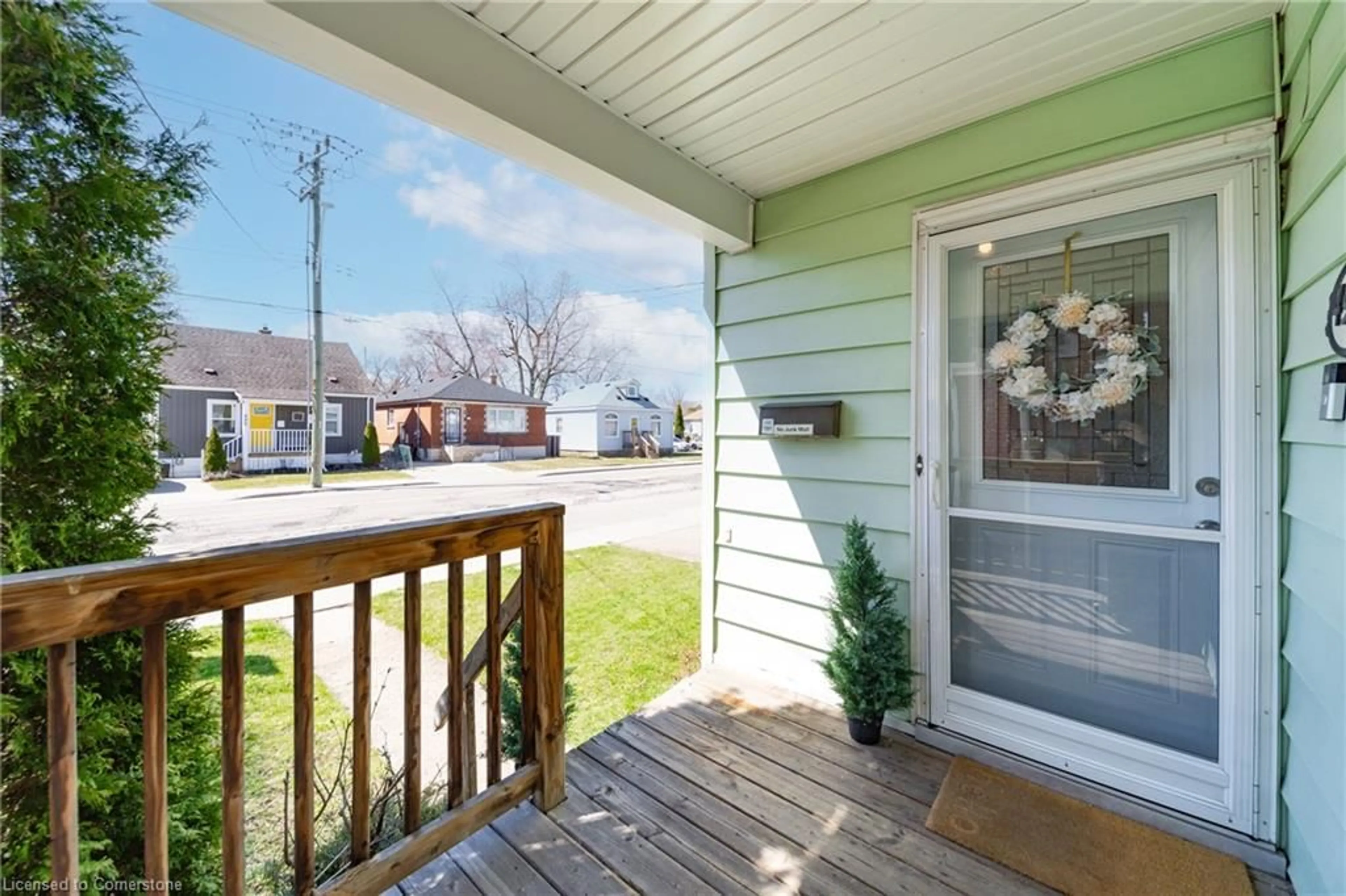 Patio, street for 497 Britannia Ave, Hamilton Ontario L8H 1Z5