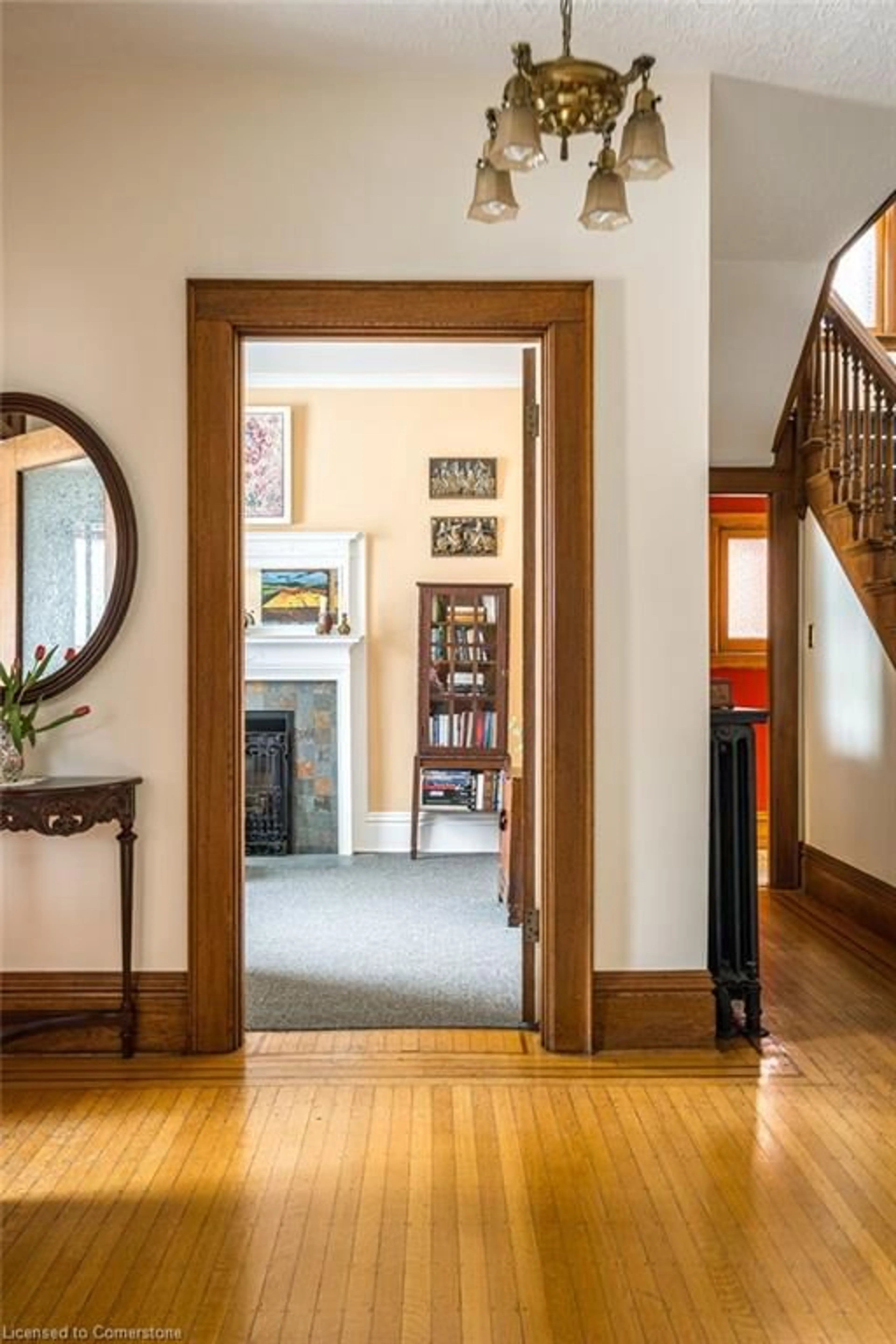 Indoor entryway for 80 Stanley Ave, Hamilton Ontario L8P 2L3